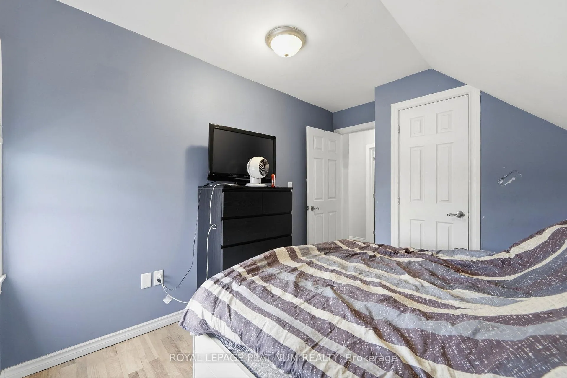 Photo 16 of 99 Robins Avenue, Hamilton, Crown Point — HOMEH