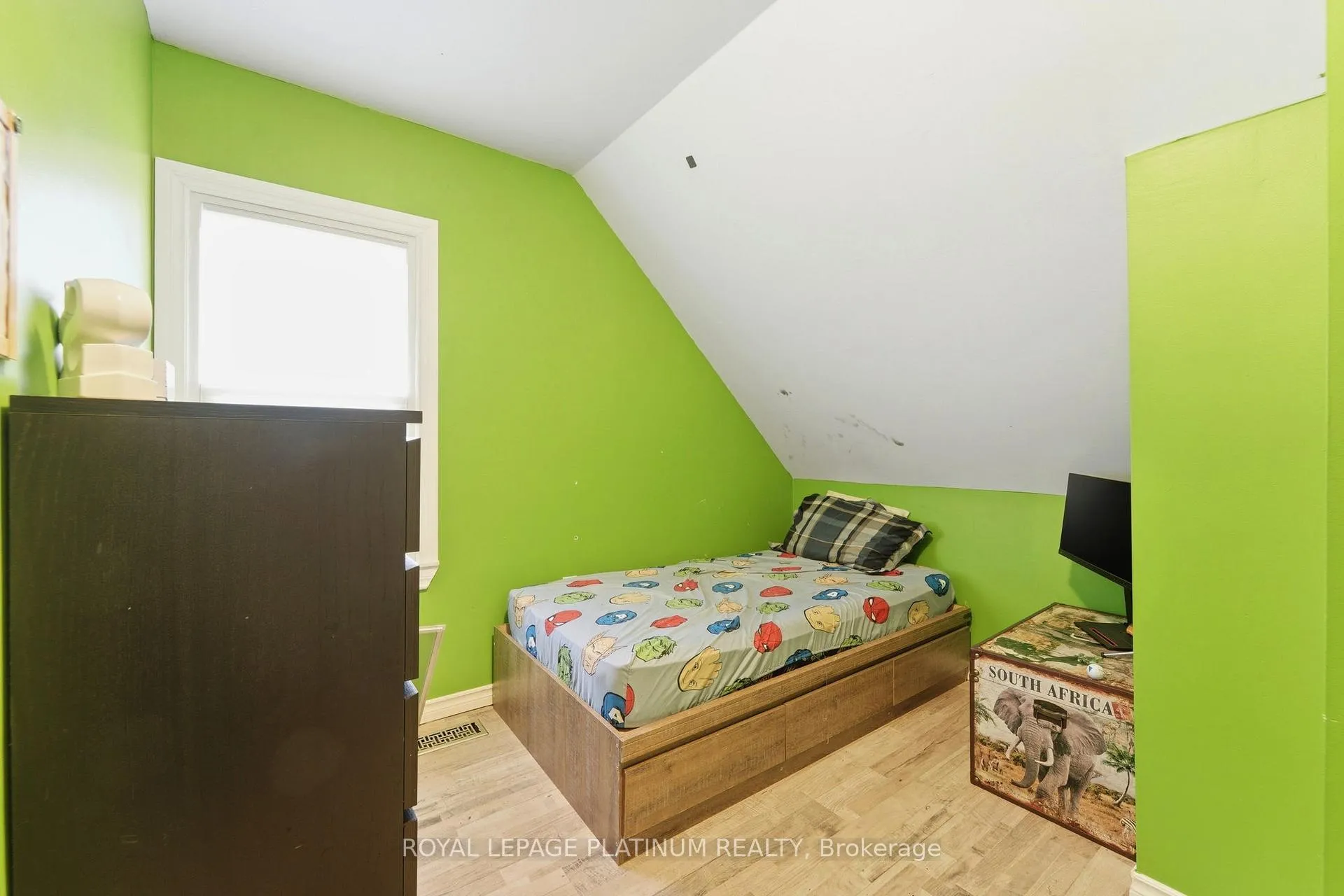 Photo 18 of 99 Robins Avenue, Hamilton, Crown Point — HOMEH