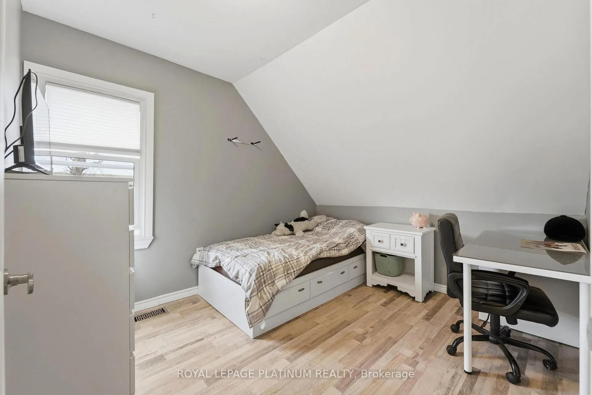 Photo 20 of 99 Robins Avenue, Hamilton, Crown Point — HOMEH