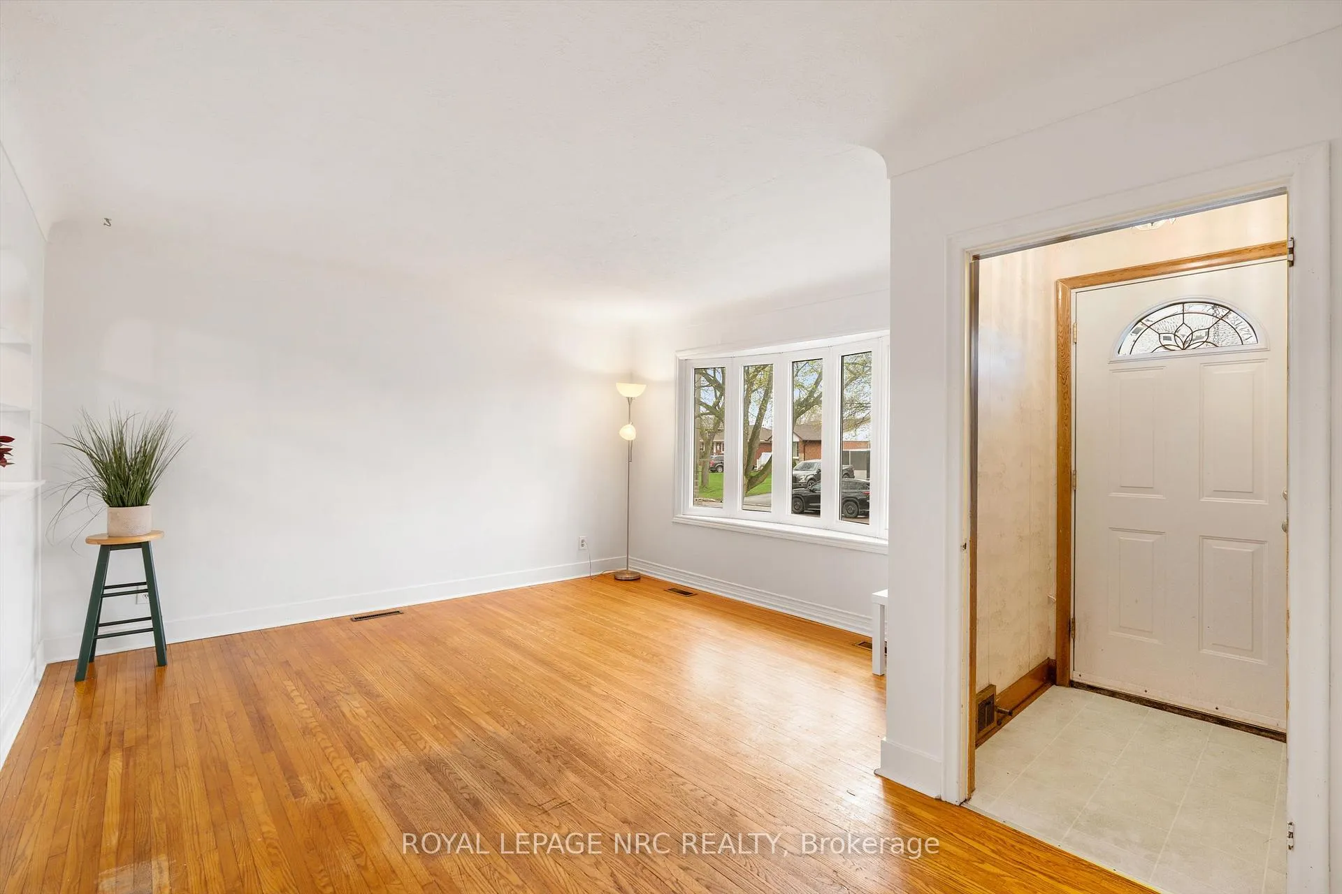 Photo 5 of 17 Milton Road, St. Catharines, E. Chester — HOMEH