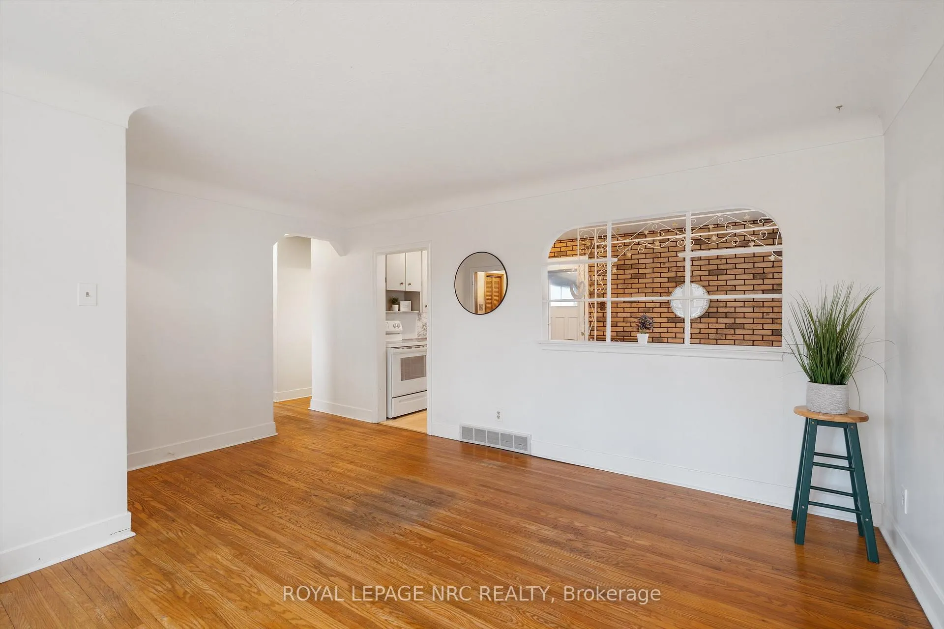Photo 7 of 17 Milton Road, St. Catharines, E. Chester — HOMEH