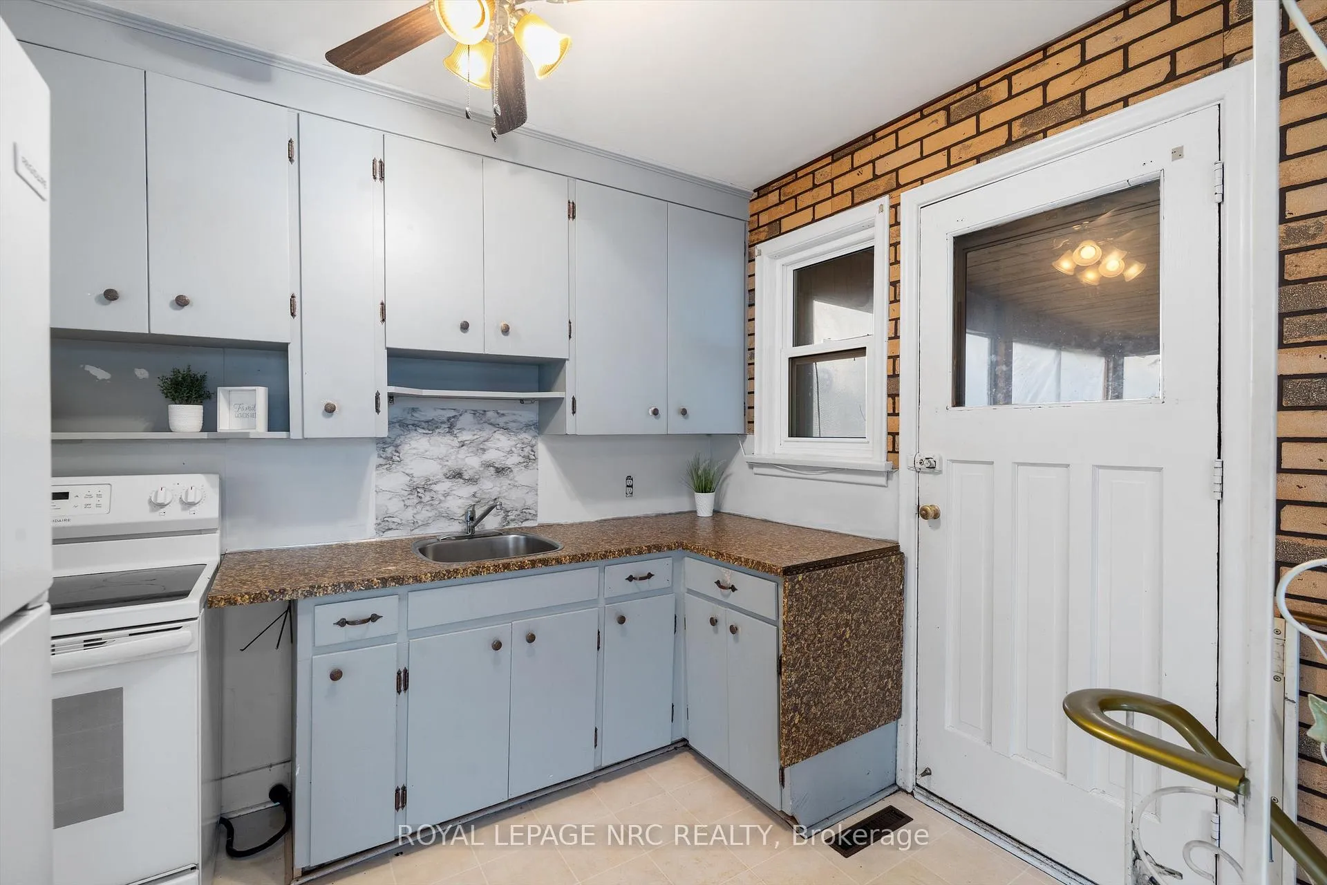 Photo 9 of 17 Milton Road, St. Catharines, E. Chester — HOMEH