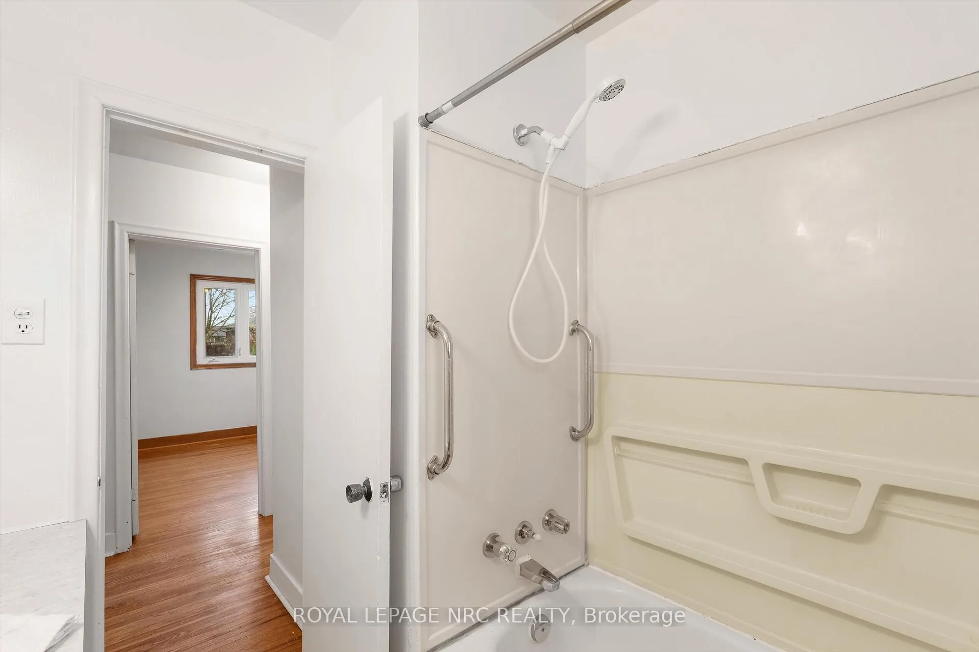 Photo 17 of 17 Milton Road, St. Catharines, E. Chester — HOMEH