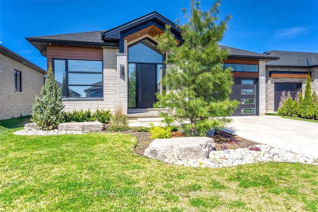 Photo 2 of 616 Mead Court, Sarnia — HOMEH