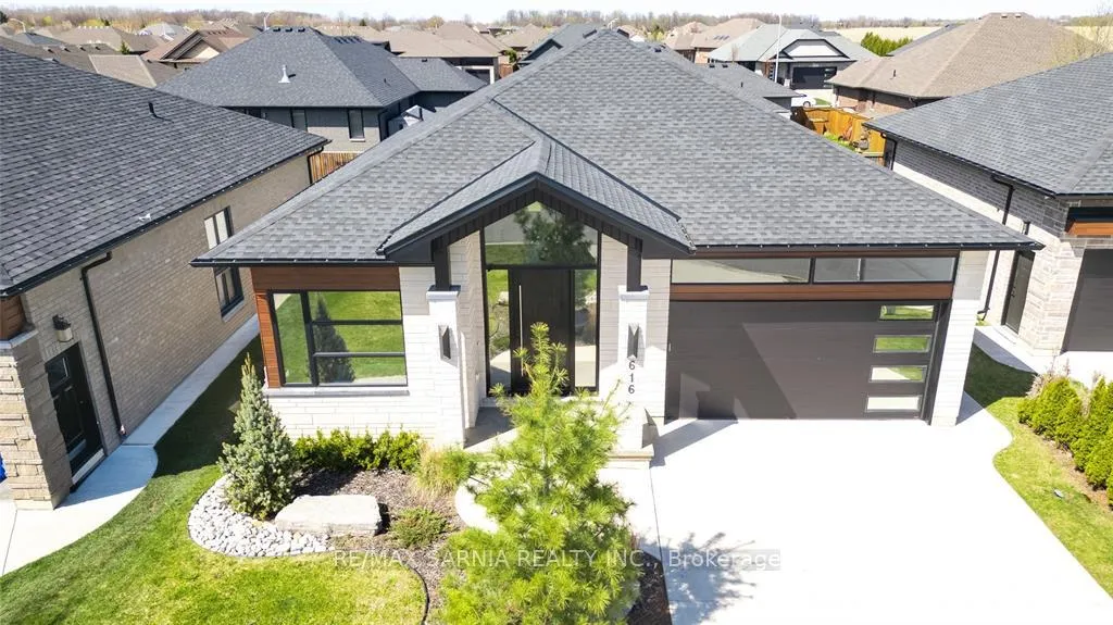 Photo 3 of 616 Mead Court, Sarnia — HOMEH