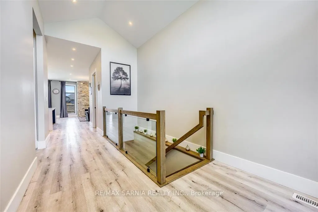 Photo 6 of 616 Mead Court, Sarnia — HOMEH