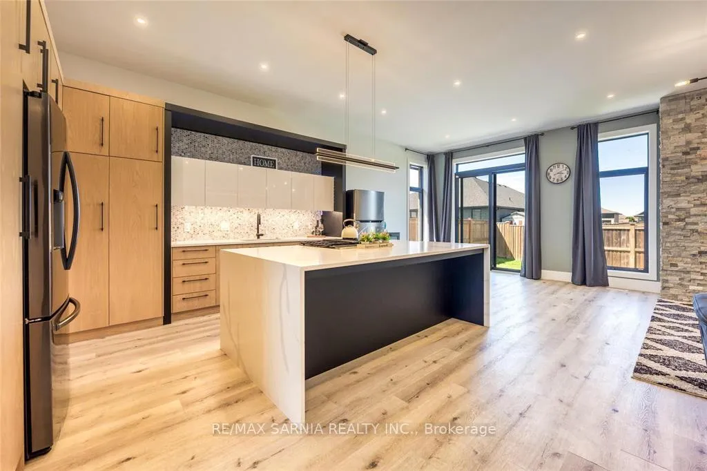 Photo 8 of 616 Mead Court, Sarnia — HOMEH
