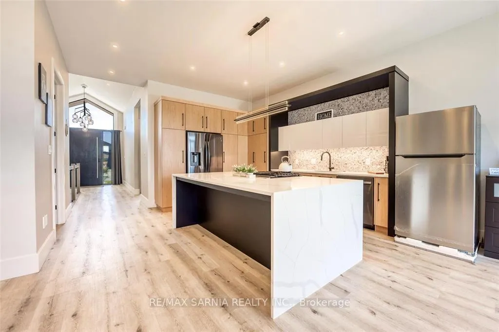 Photo 9 of 616 Mead Court, Sarnia — HOMEH