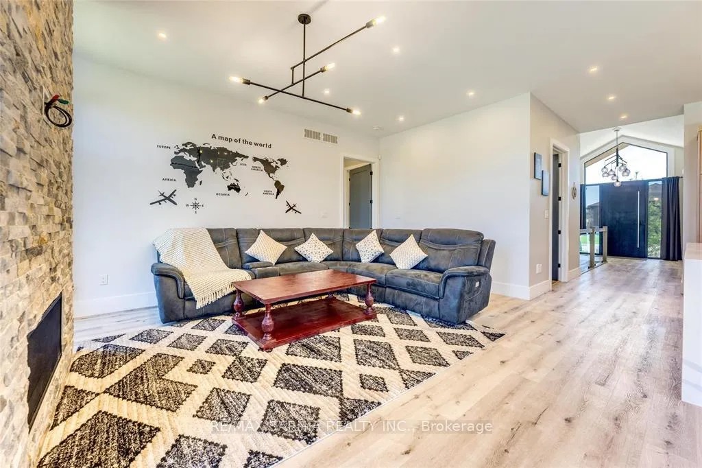 Photo 13 of 616 Mead Court, Sarnia — HOMEH
