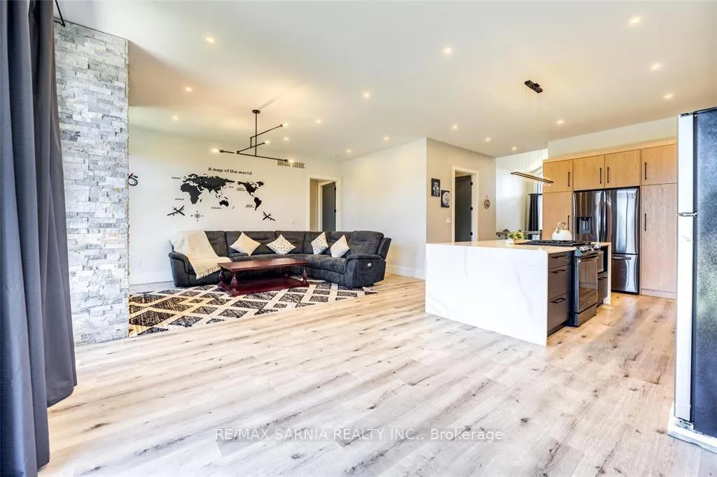 Photo 14 of 616 Mead Court, Sarnia — HOMEH