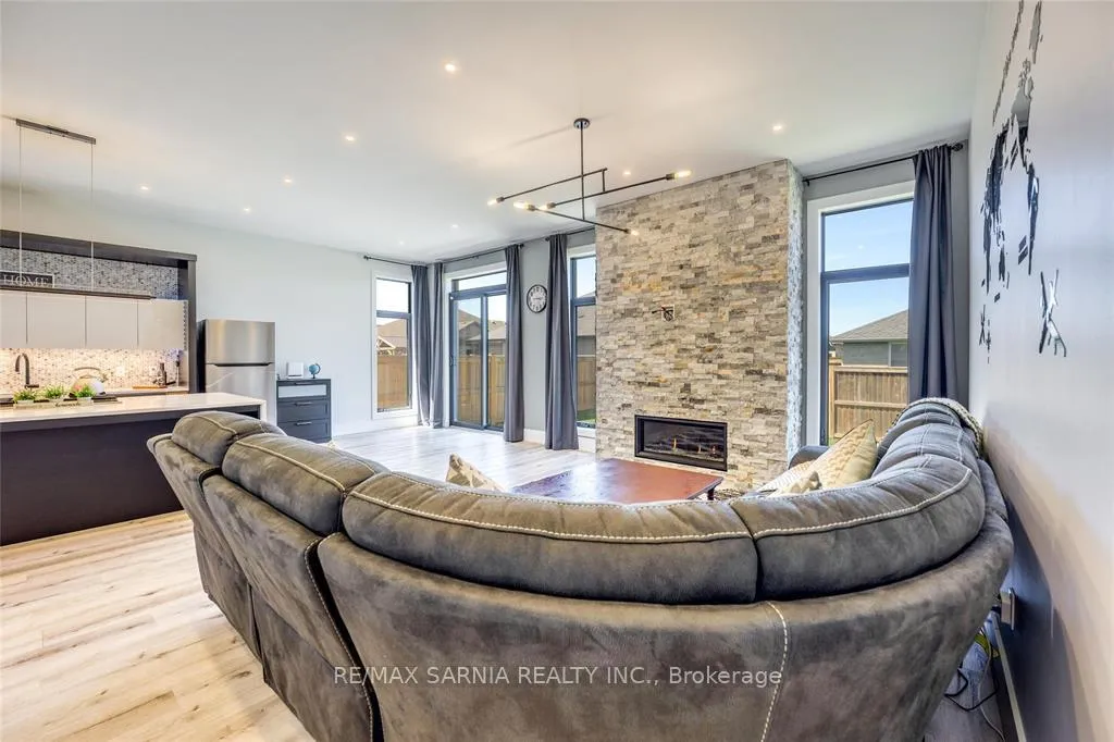 Photo 15 of 616 Mead Court, Sarnia — HOMEH