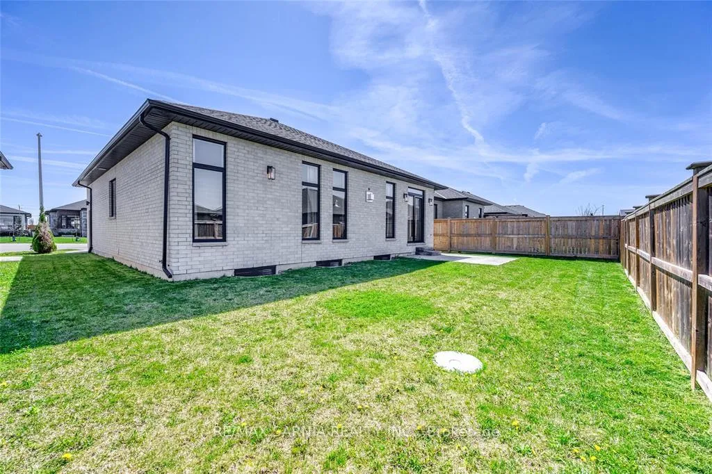 Photo 33 of 616 Mead Court, Sarnia — HOMEH