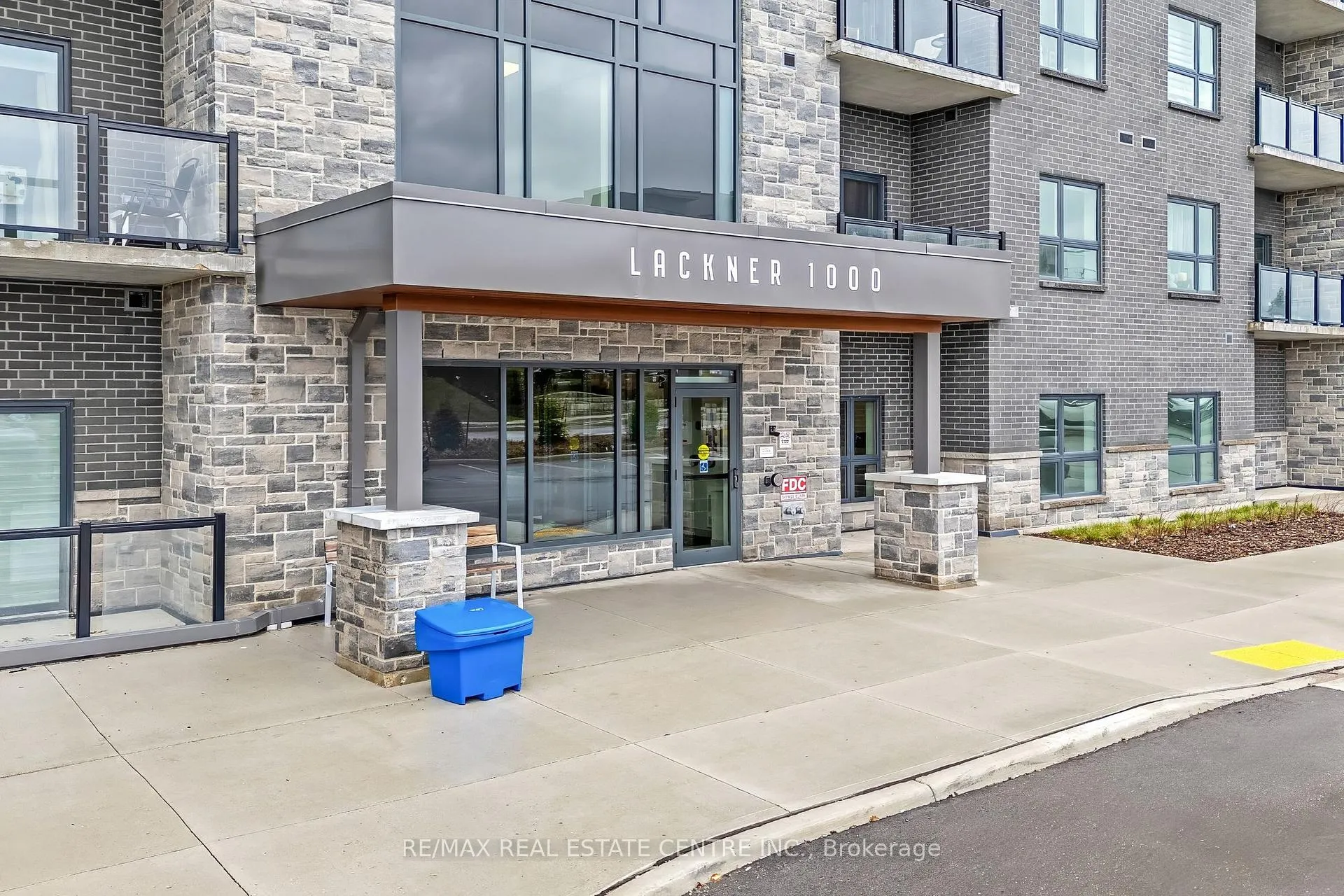 Photo 3 of 1000 Lackner Place, Kitchener — HOMEH