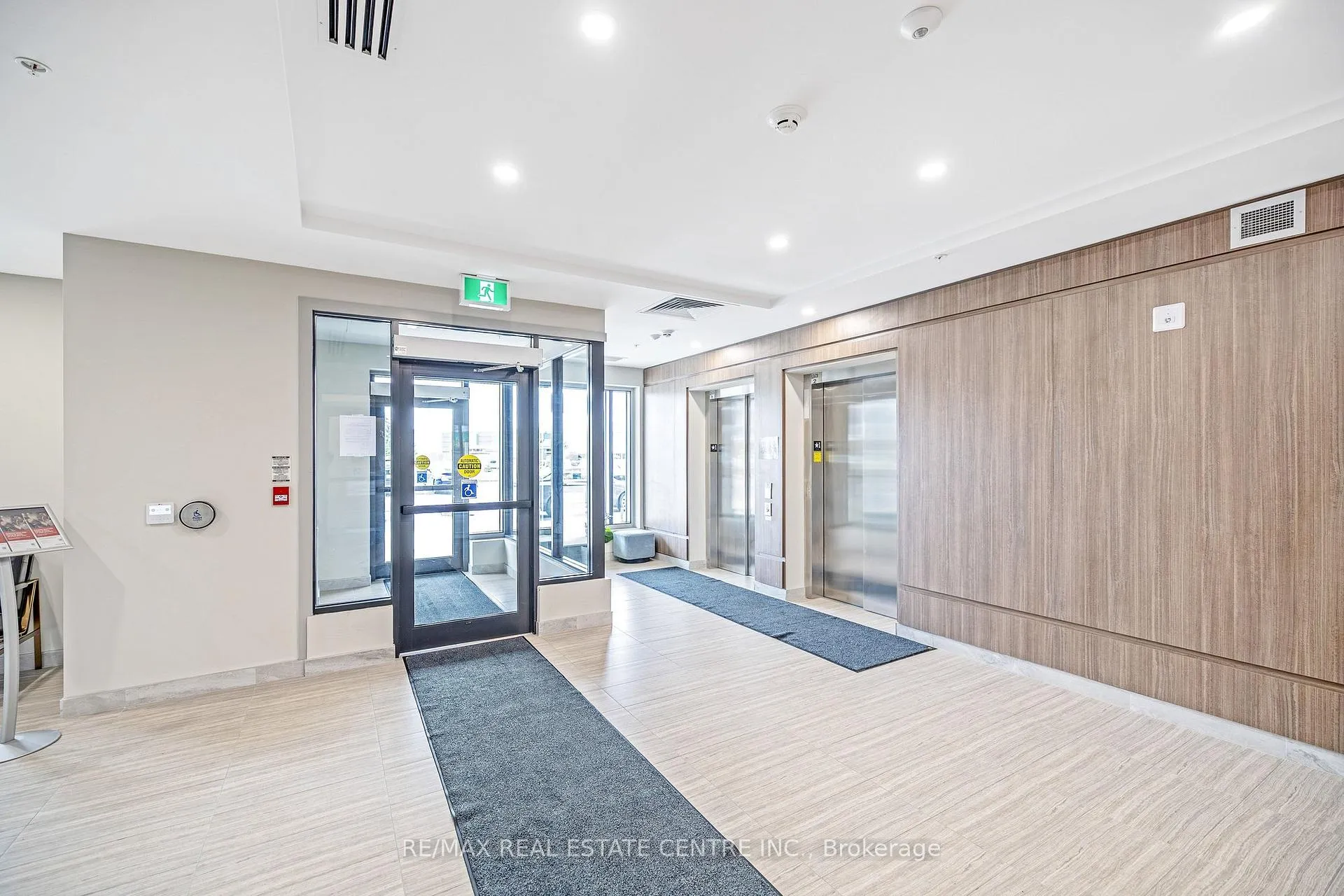 Photo 4 of 1000 Lackner Place, Kitchener — HOMEH