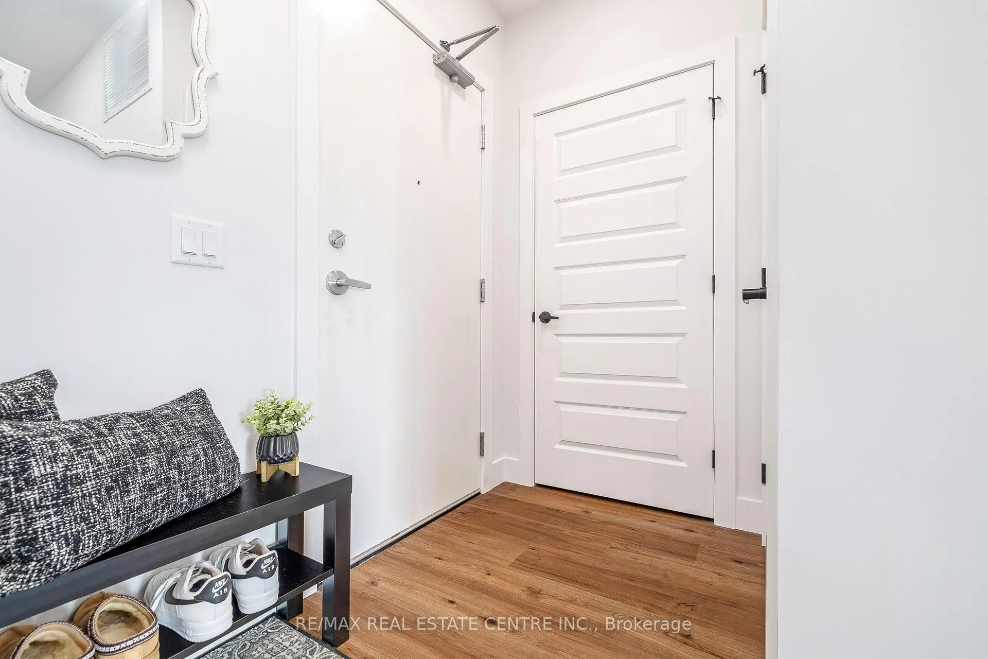 Photo 5 of 1000 Lackner Place, Kitchener — HOMEH