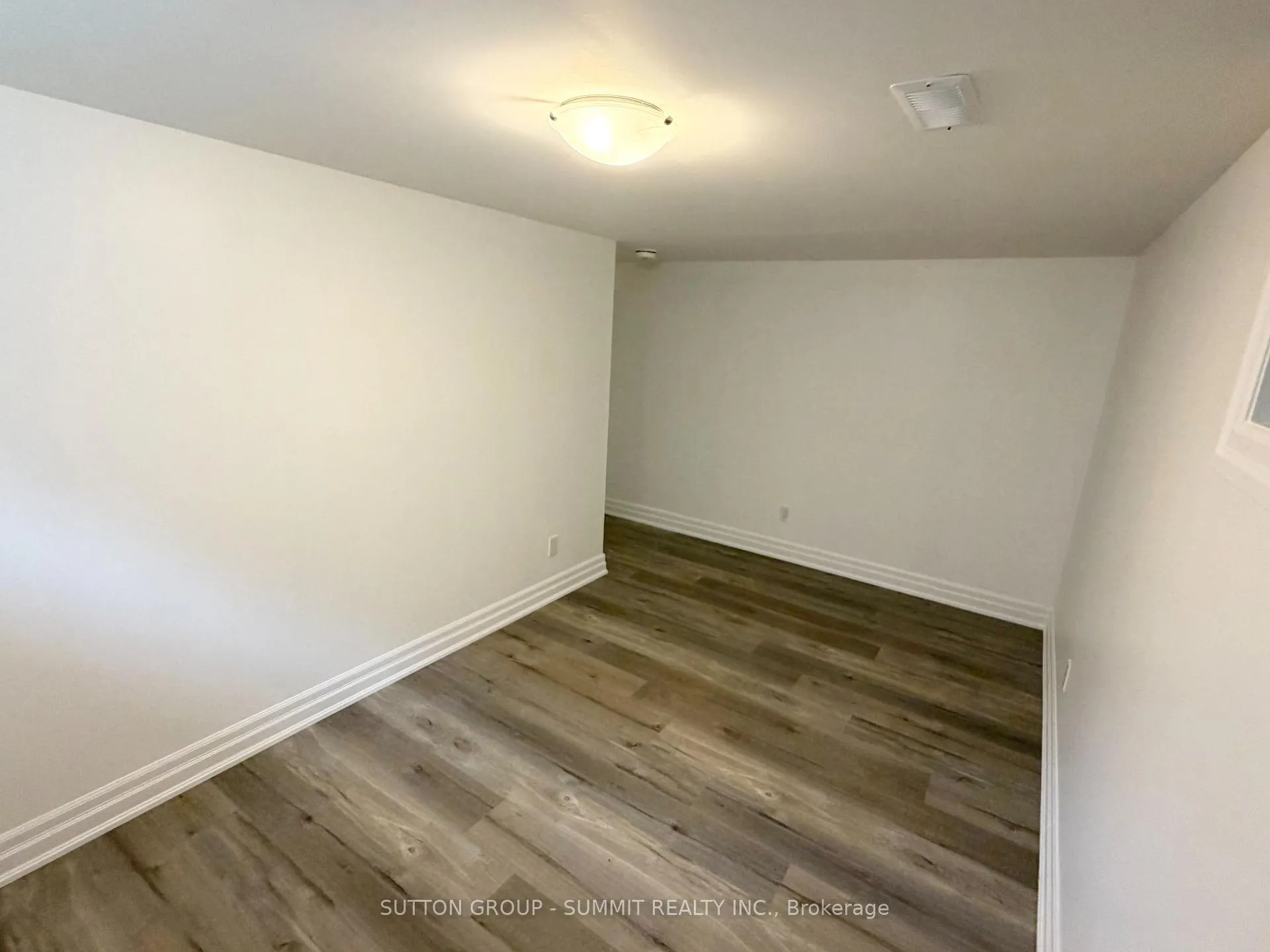 Photo 5 of 482 East 37th (Basement) Street, Hamilton, Burkholme — HOMEH