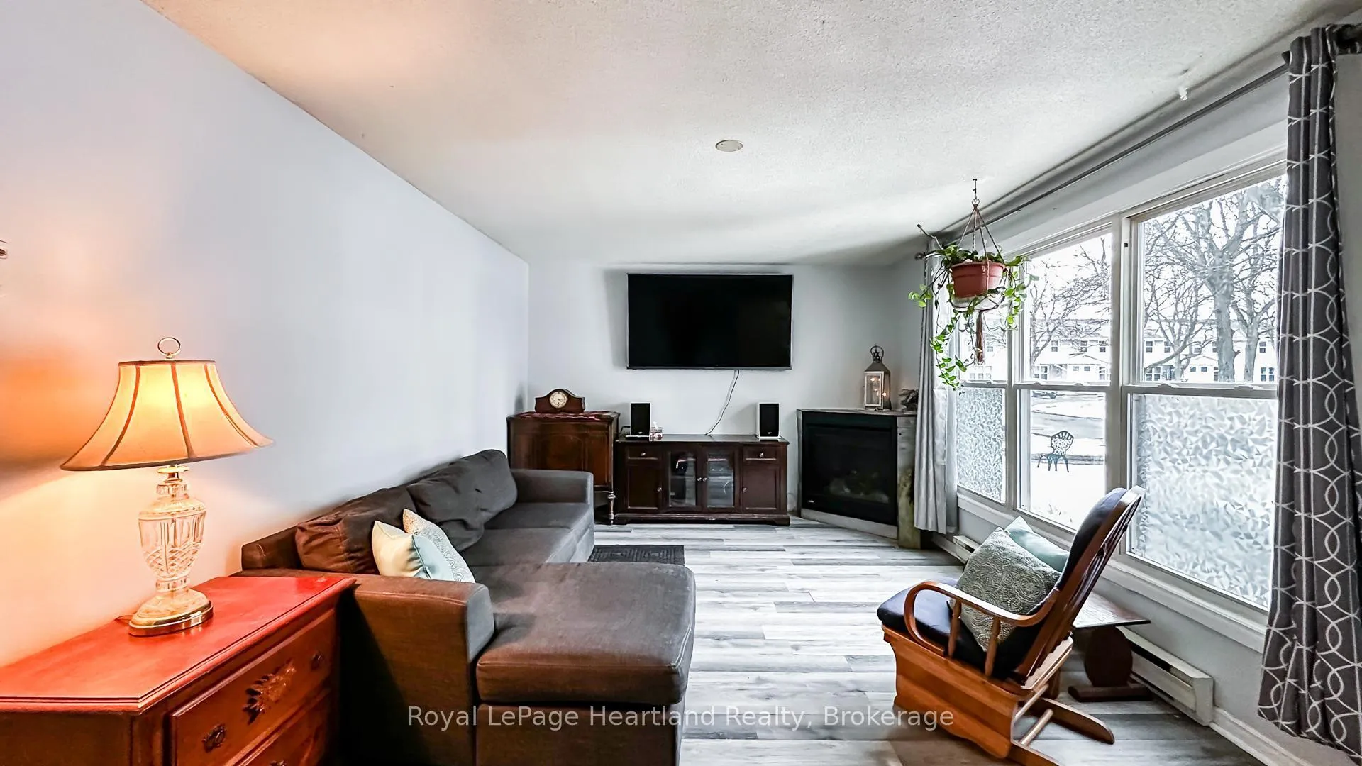 Photo 2 of 21 St Charles Place, Huron East, Vanastra — HOMEH