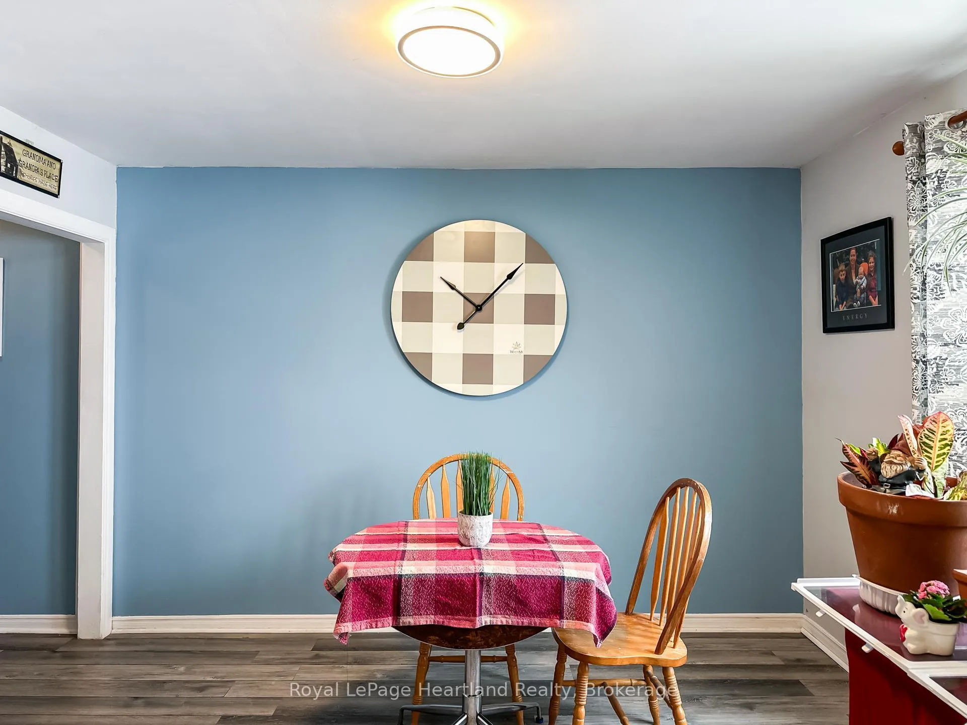Photo 11 of 21 St Charles Place, Huron East, Vanastra — HOMEH