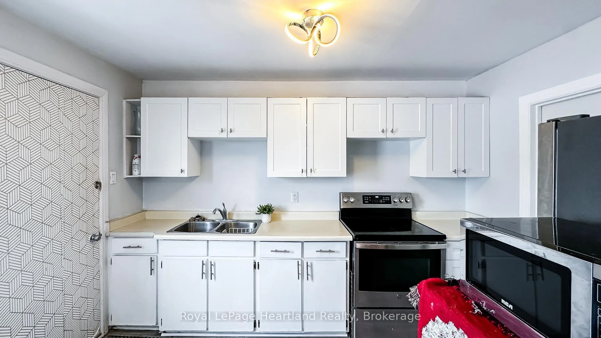 Photo 13 of 21 St Charles Place, Huron East, Vanastra — HOMEH