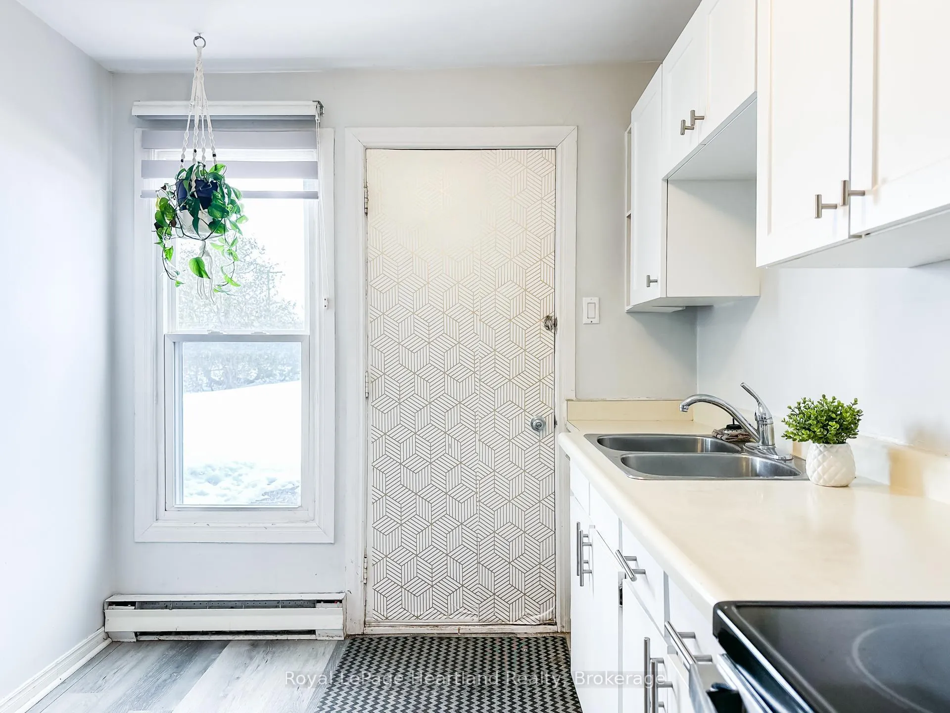 Photo 14 of 21 St Charles Place, Huron East, Vanastra — HOMEH