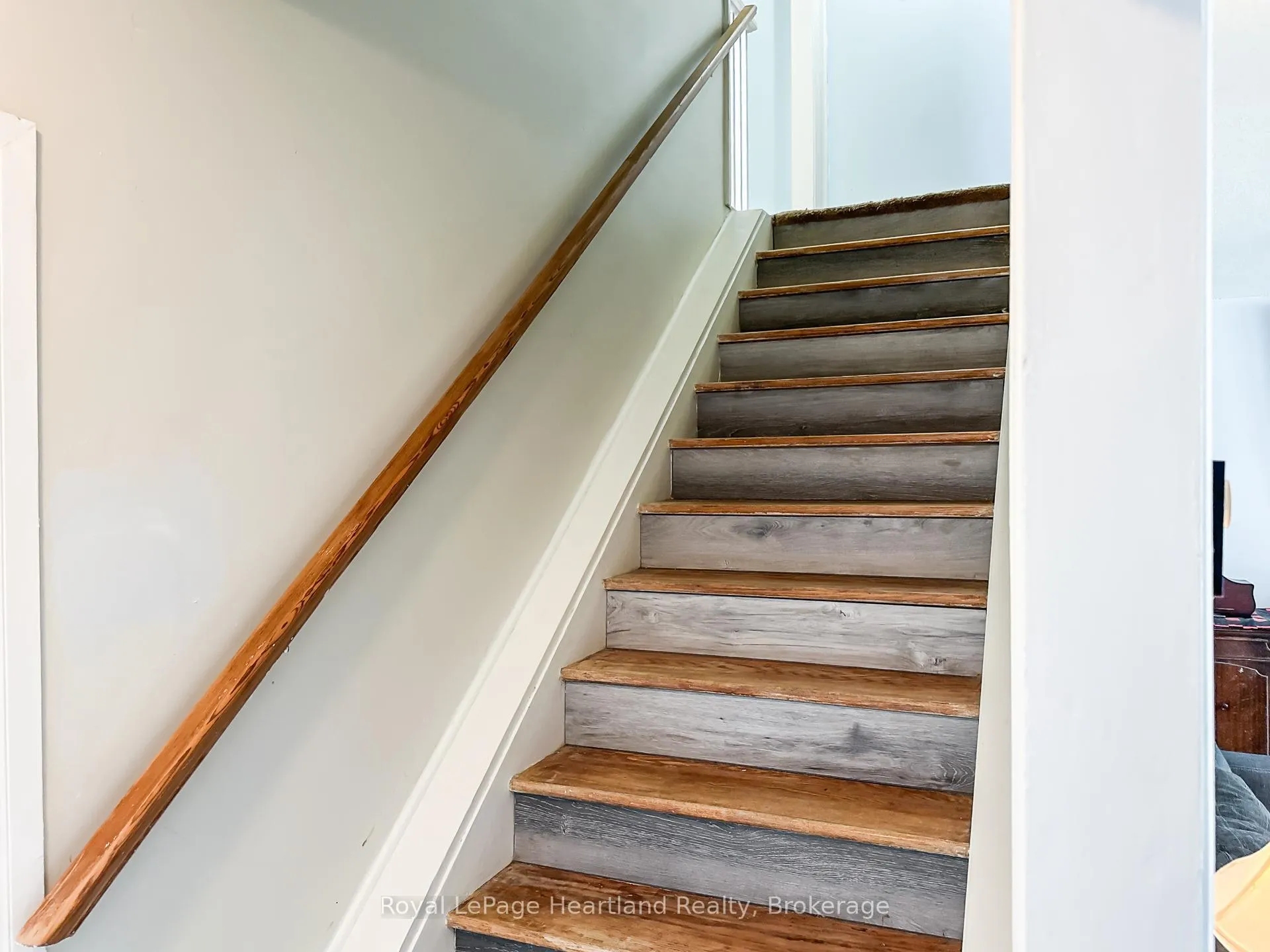 Photo 15 of 21 St Charles Place, Huron East, Vanastra — HOMEH