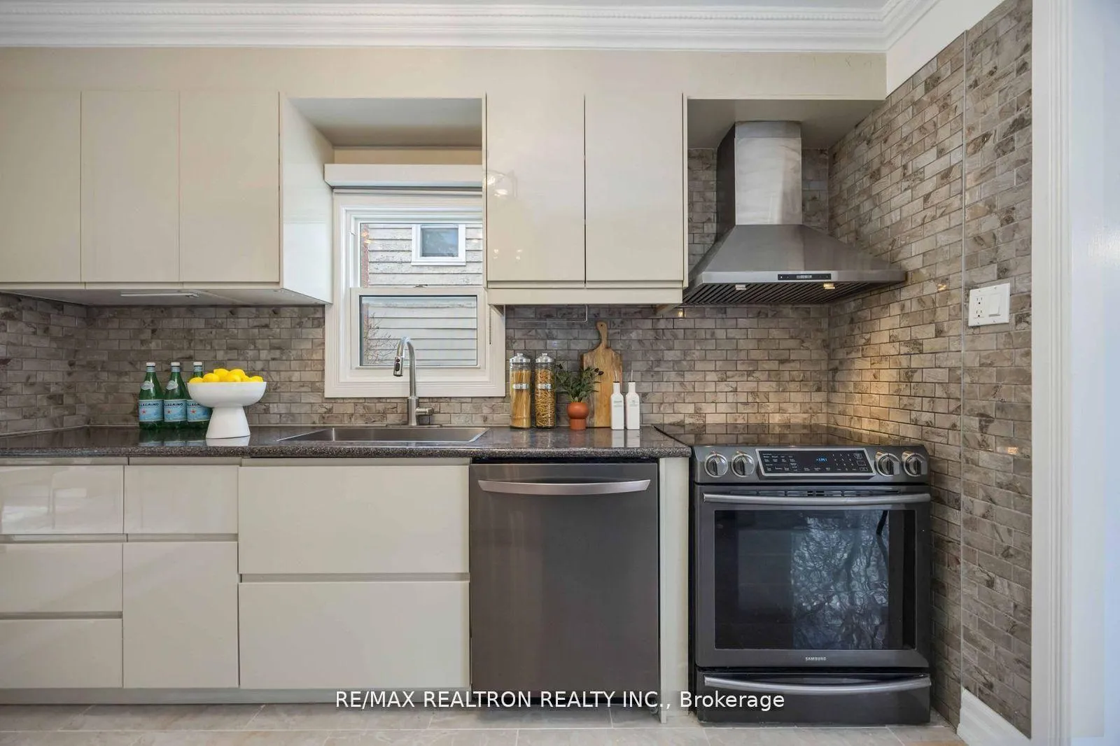 Photo 11 of 40 Highland Park Boulevard, Markham, Grandview — HOMEH