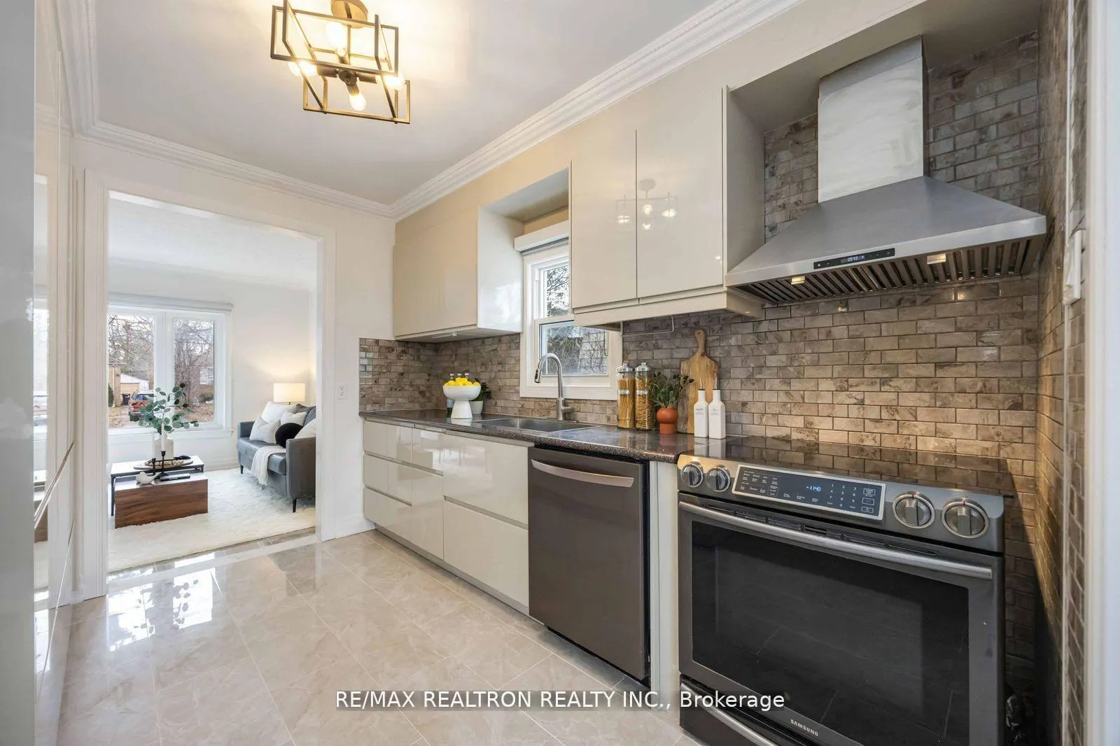 Photo 12 of 40 Highland Park Boulevard, Markham, Grandview — HOMEH