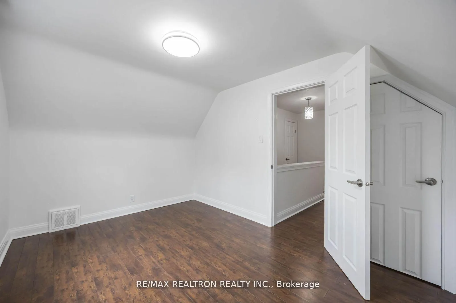 Photo 29 of 40 Highland Park Boulevard, Markham, Grandview — HOMEH