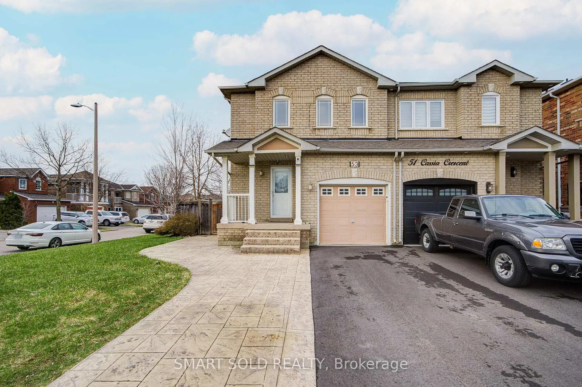 Photo 2 of 53 Cassia Crescent, Vaughan, Maple — HOMEH