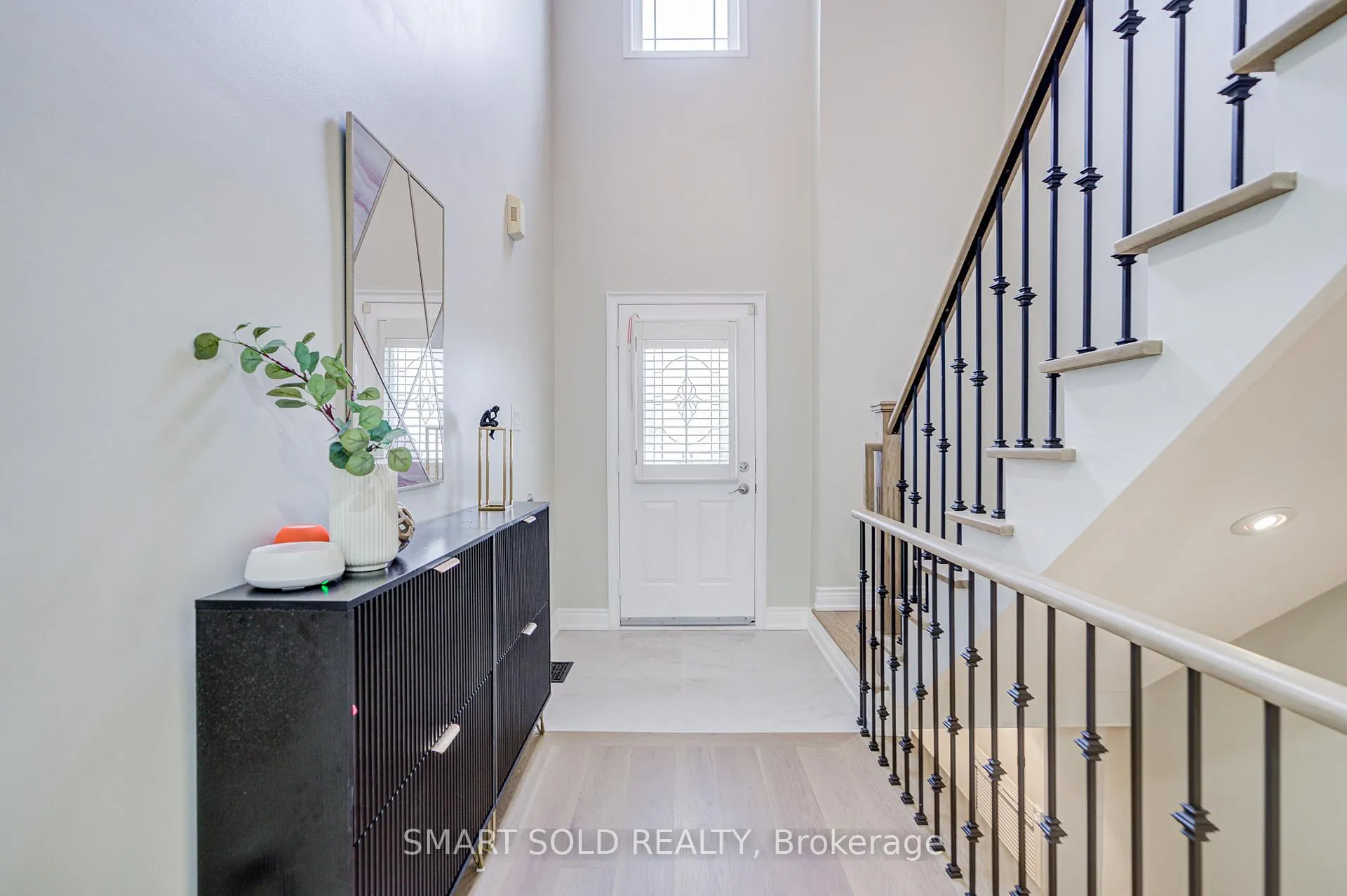 Photo 3 of 53 Cassia Crescent, Vaughan, Maple — HOMEH