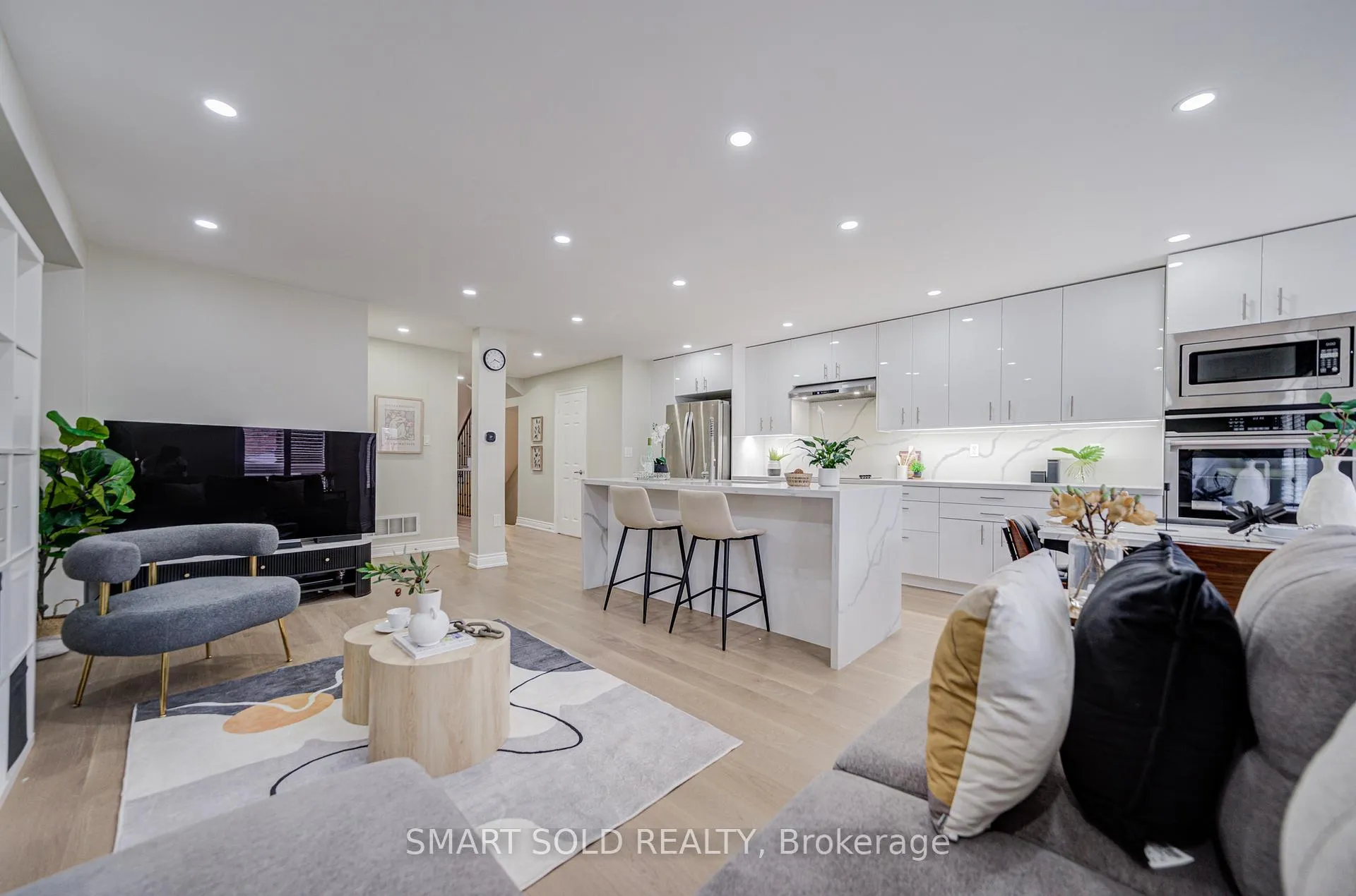 Photo 9 of 53 Cassia Crescent, Vaughan, Maple — HOMEH