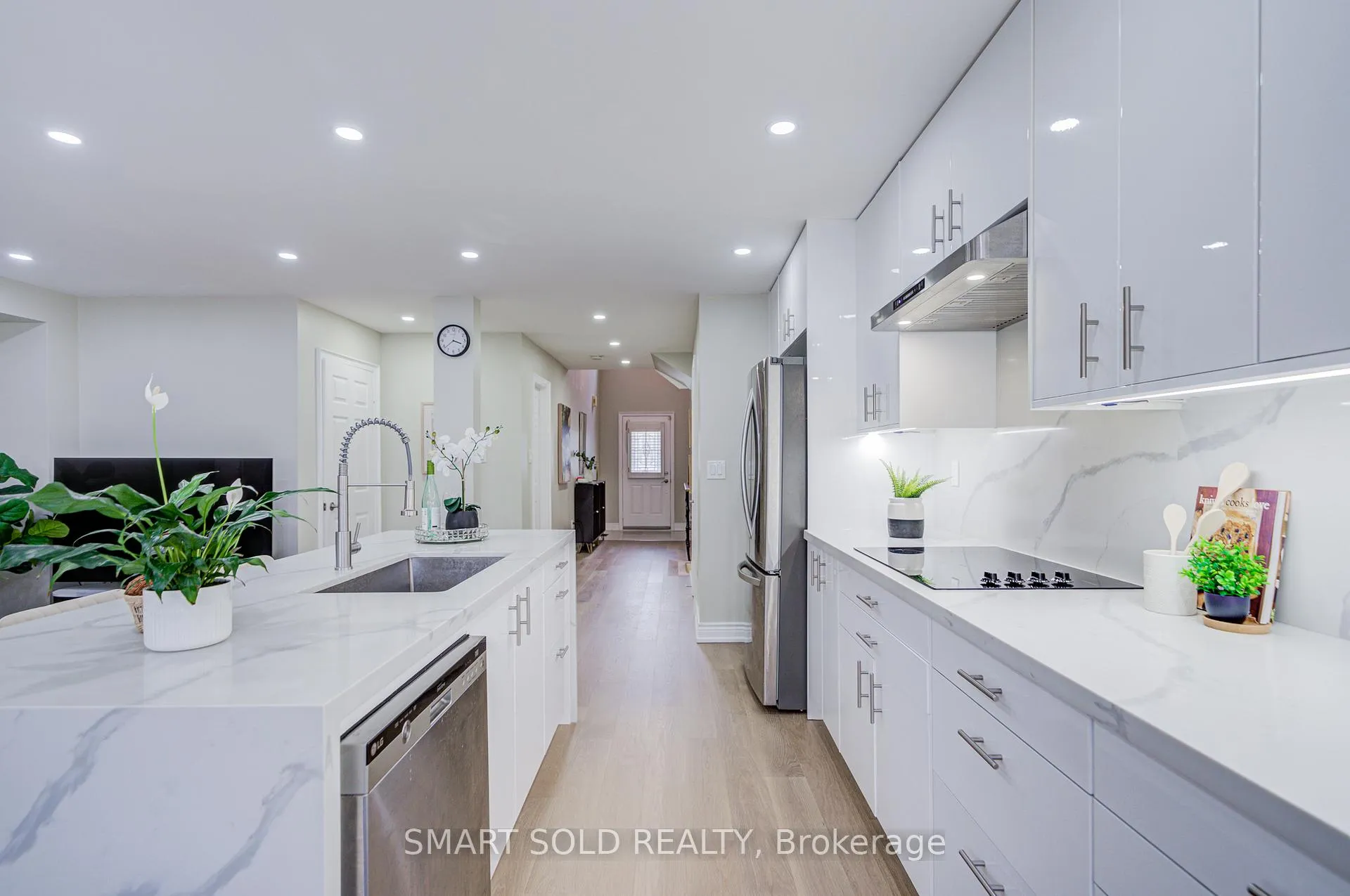 Photo 12 of 53 Cassia Crescent, Vaughan, Maple — HOMEH