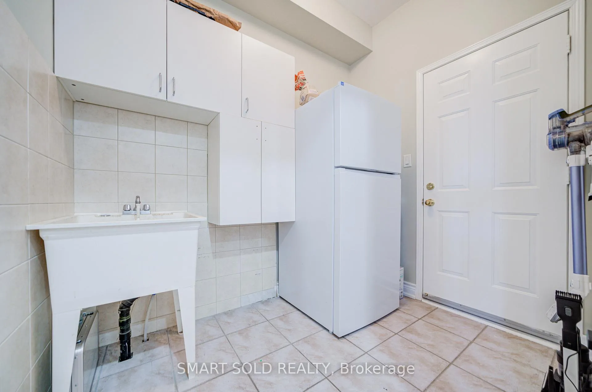 Photo 17 of 53 Cassia Crescent, Vaughan, Maple — HOMEH