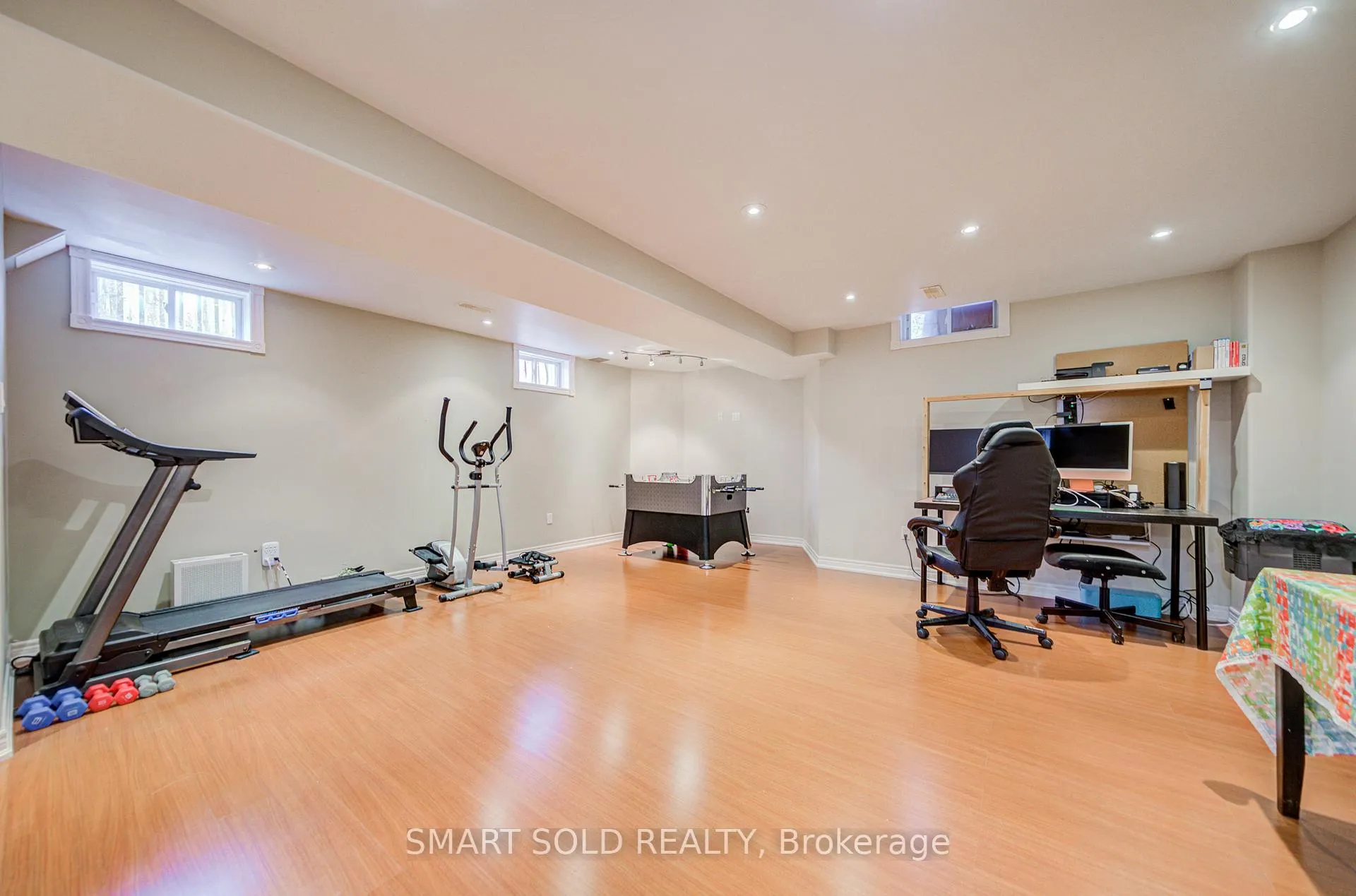 Photo 32 of 53 Cassia Crescent, Vaughan, Maple — HOMEH