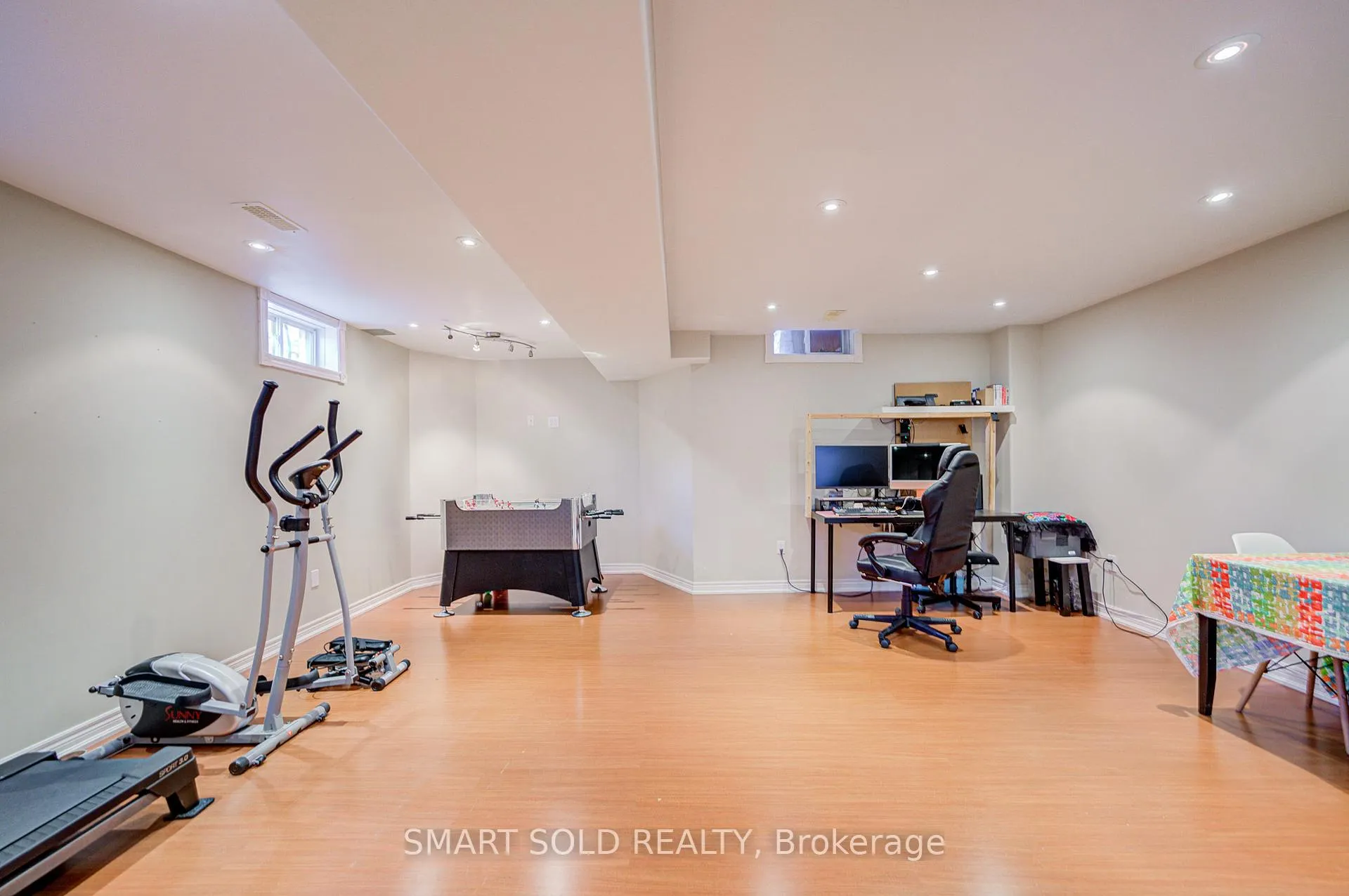 Photo 33 of 53 Cassia Crescent, Vaughan, Maple — HOMEH