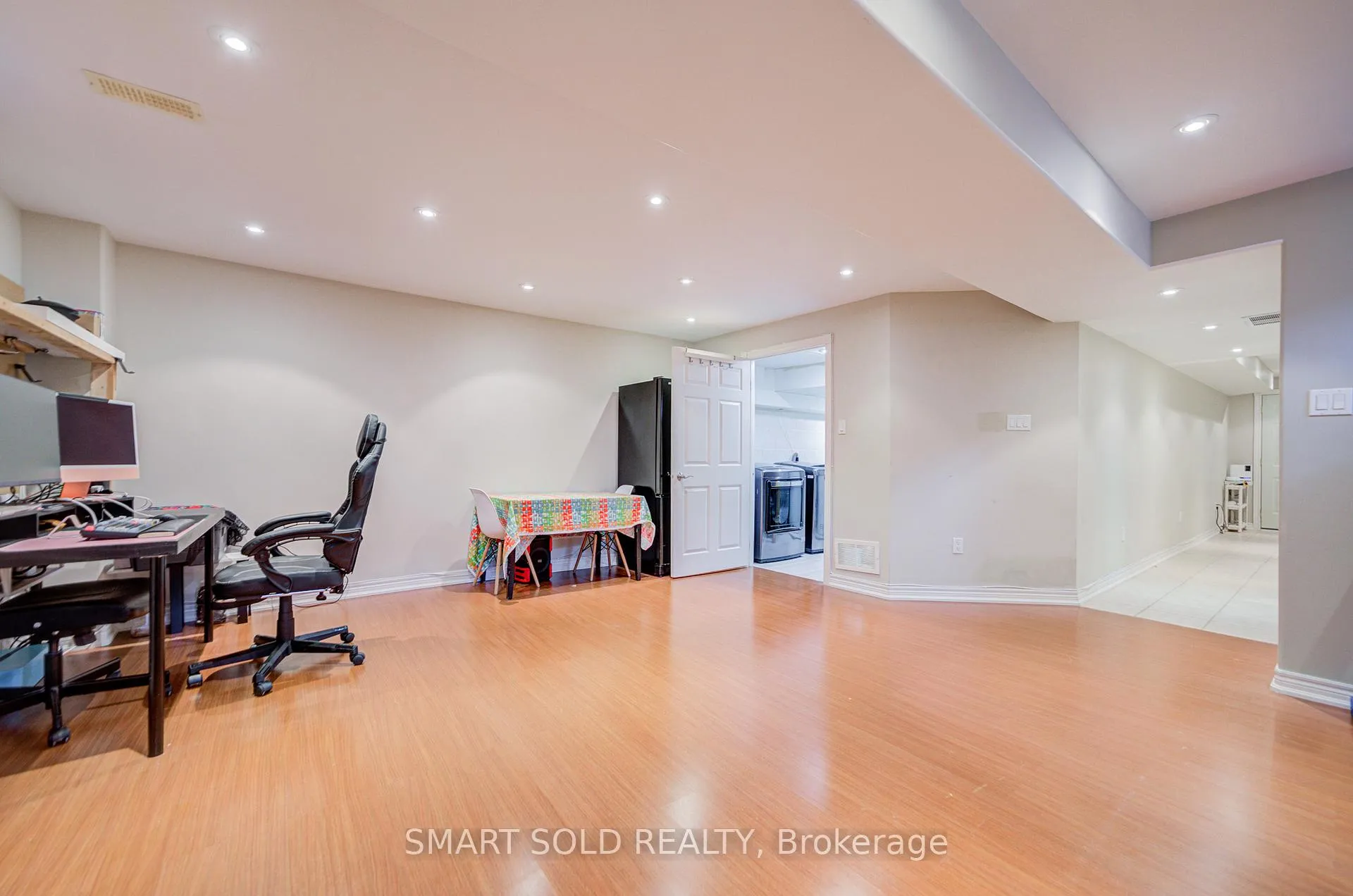 Photo 34 of 53 Cassia Crescent, Vaughan, Maple — HOMEH
