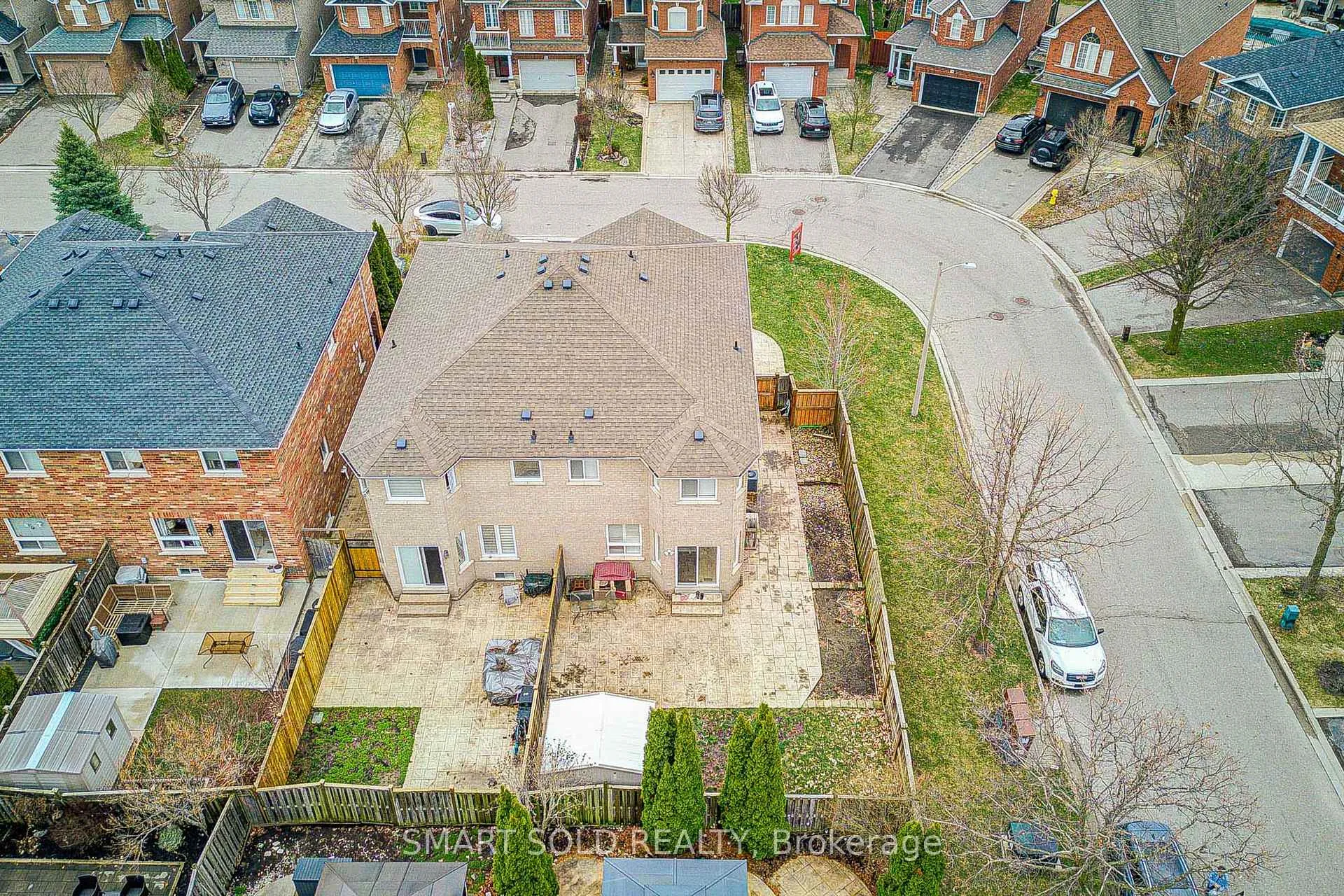Photo 41 of 53 Cassia Crescent, Vaughan, Maple — HOMEH