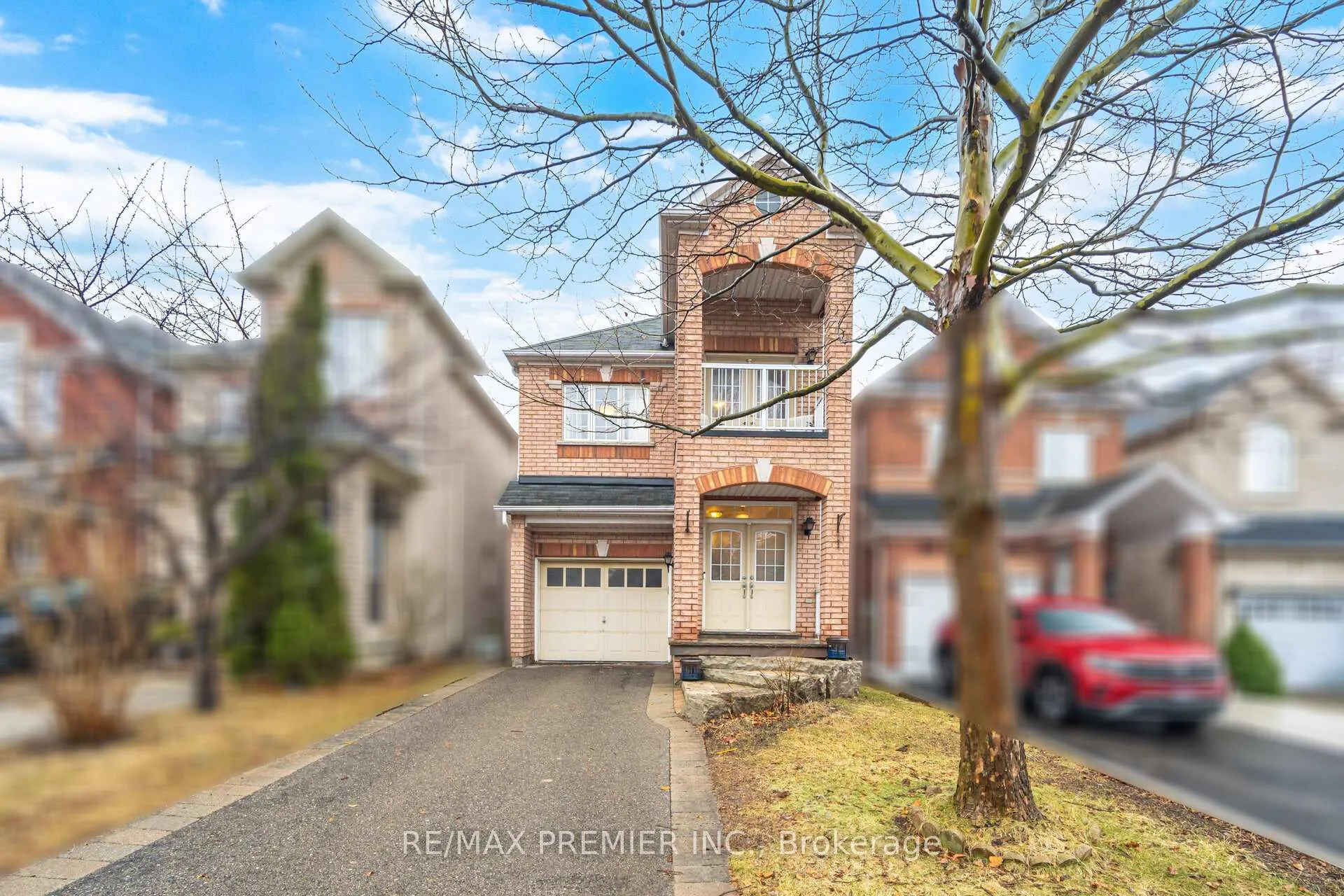 Photo 2 of 182 Chayna Crescent, Vaughan, Patterson — HOMEH