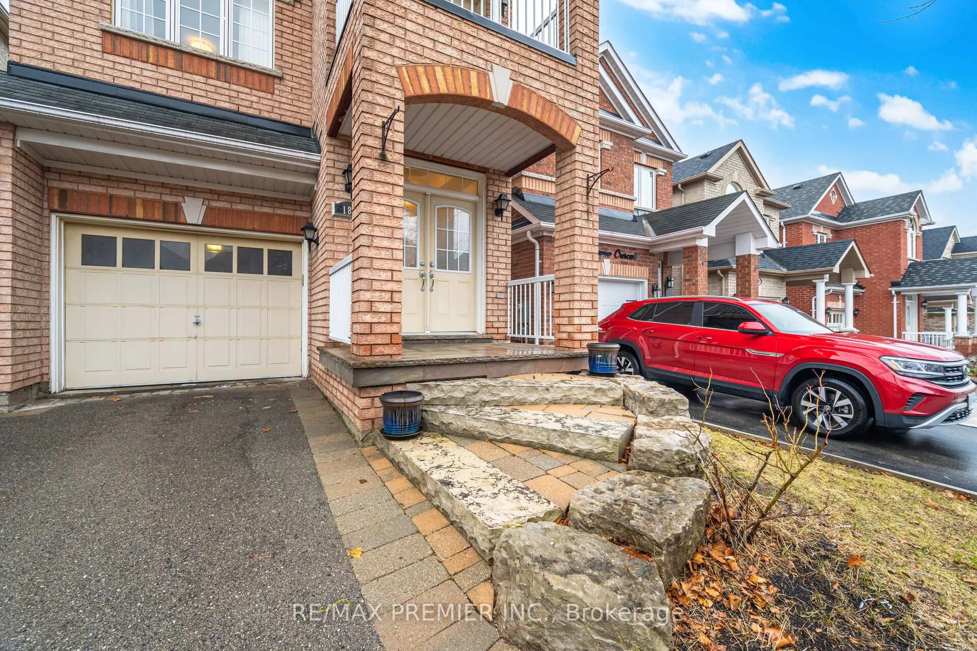 Photo 3 of 182 Chayna Crescent, Vaughan, Patterson — HOMEH