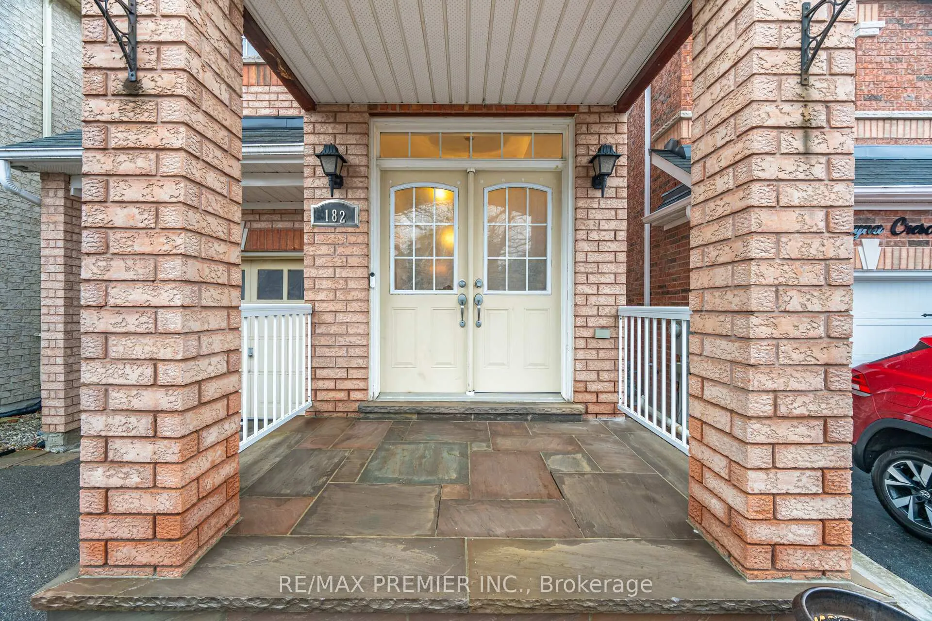 Photo 4 of 182 Chayna Crescent, Vaughan, Patterson — HOMEH