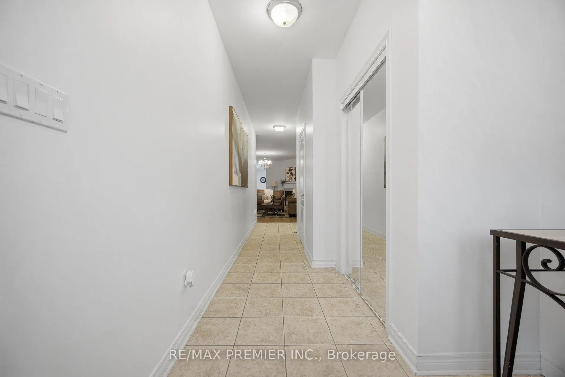 Photo 7 of 182 Chayna Crescent, Vaughan, Patterson — HOMEH