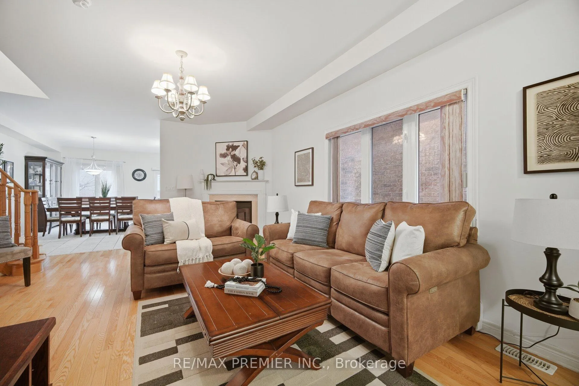 Photo 8 of 182 Chayna Crescent, Vaughan, Patterson — HOMEH