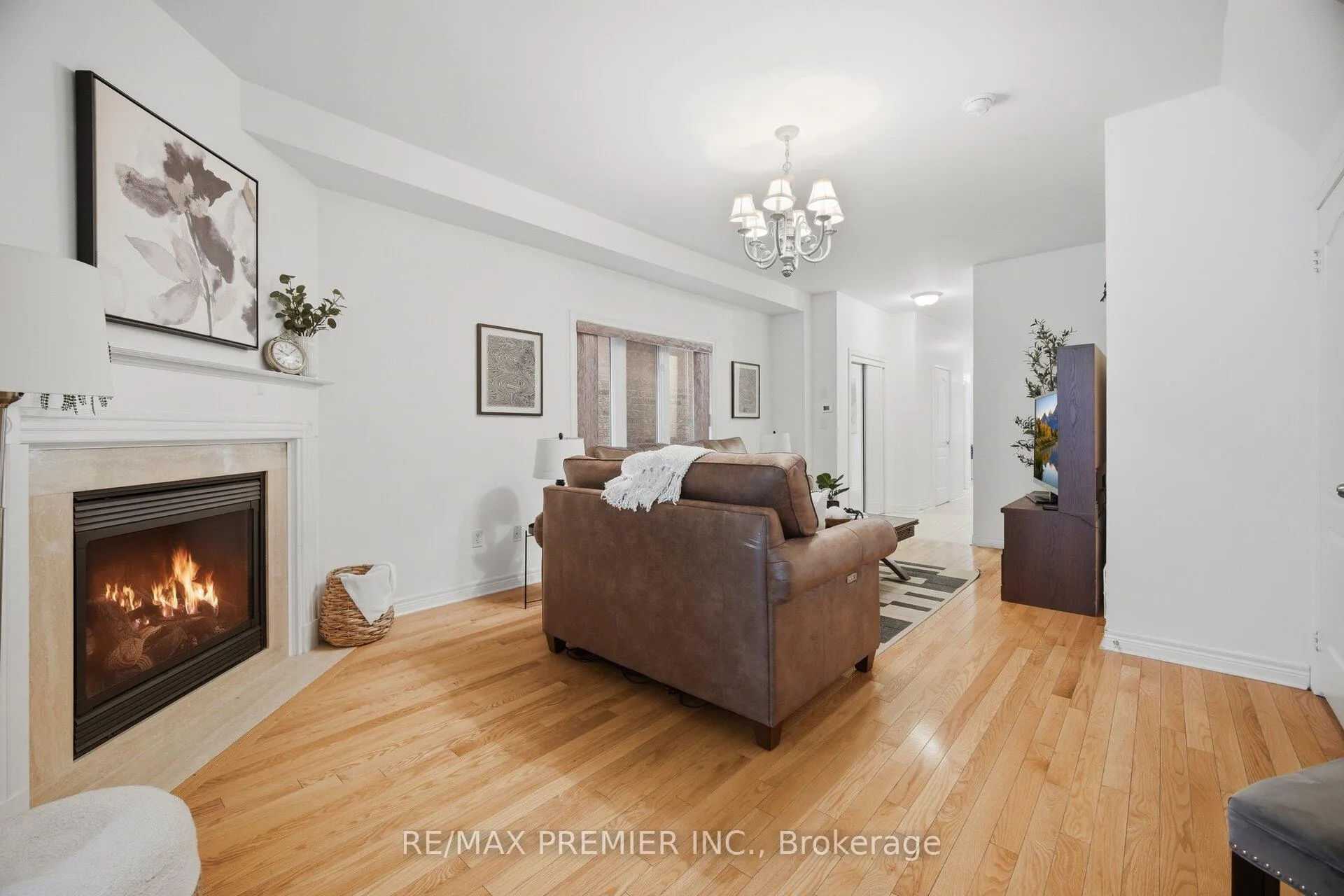 Photo 10 of 182 Chayna Crescent, Vaughan, Patterson — HOMEH