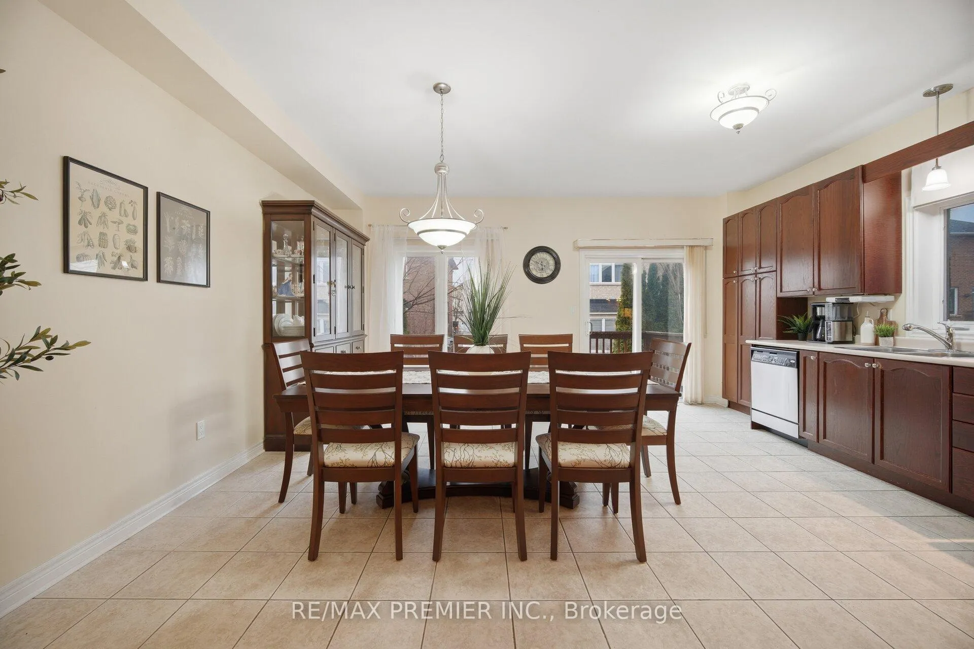 Photo 14 of 182 Chayna Crescent, Vaughan, Patterson — HOMEH