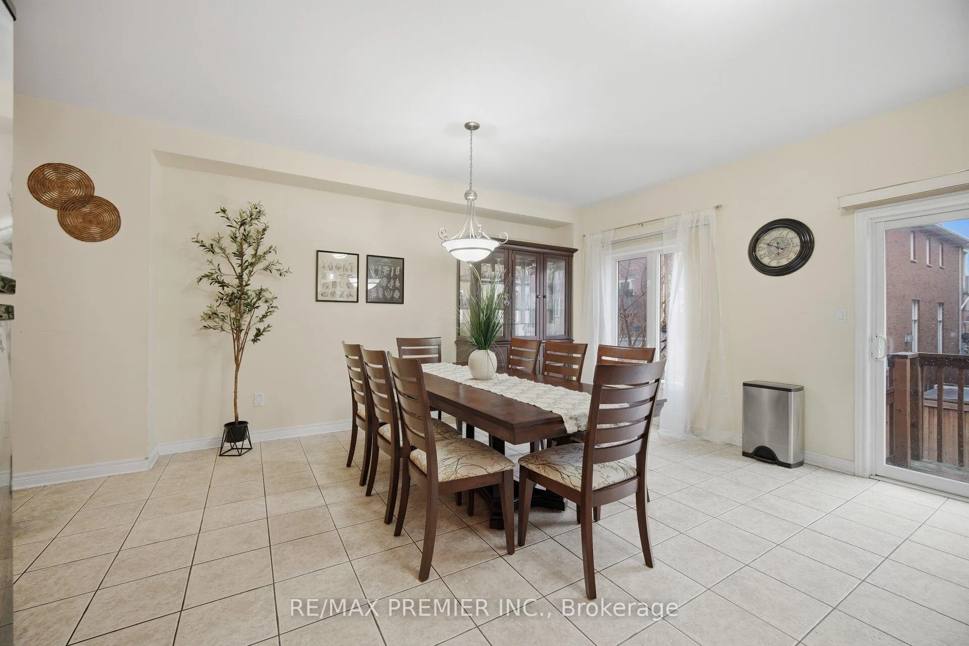 Photo 15 of 182 Chayna Crescent, Vaughan, Patterson — HOMEH