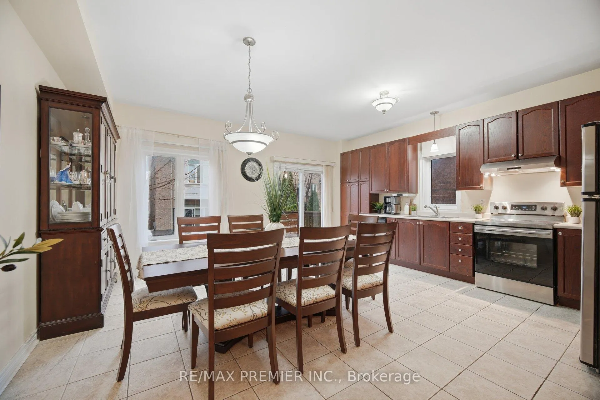 Photo 16 of 182 Chayna Crescent, Vaughan, Patterson — HOMEH
