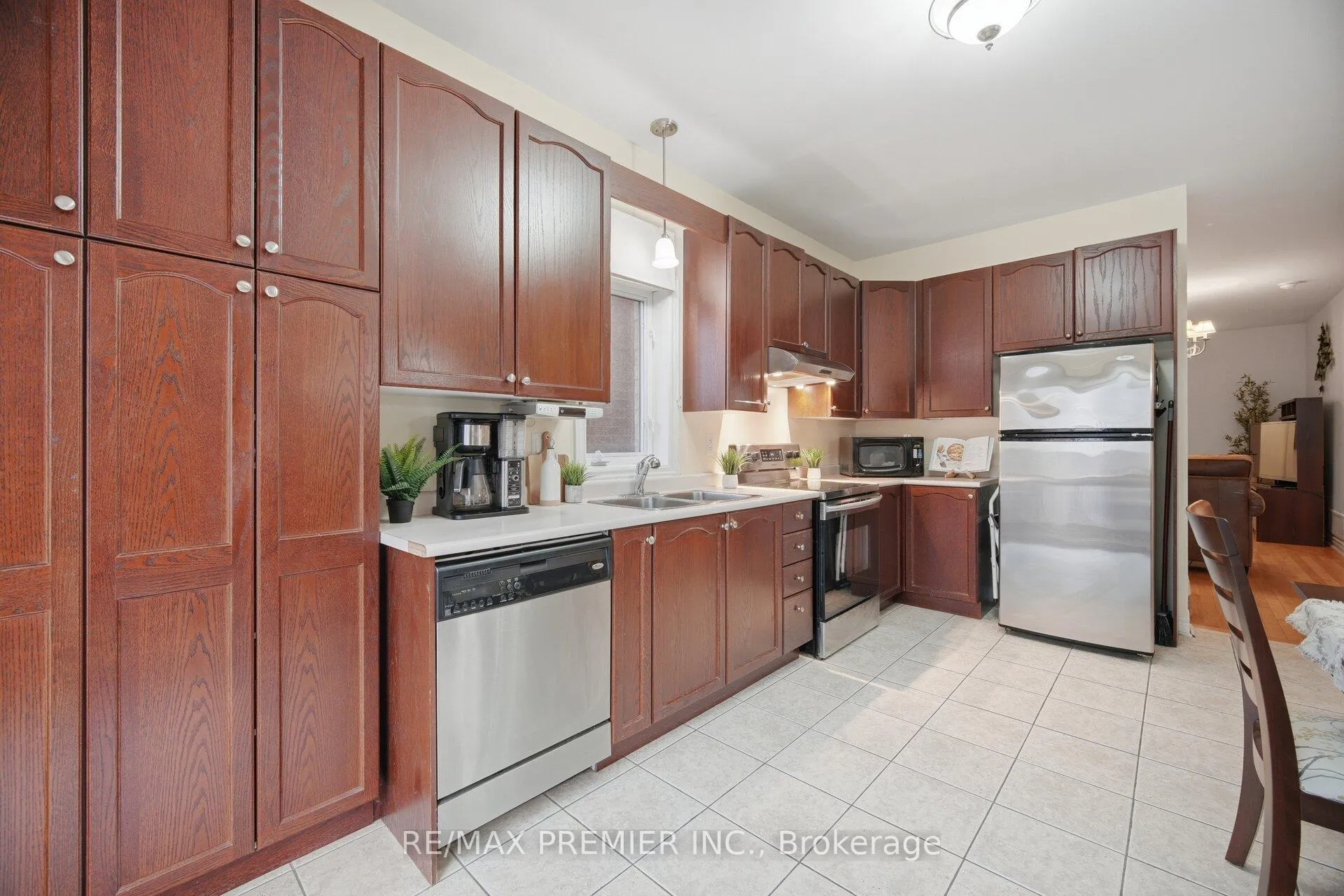 Photo 17 of 182 Chayna Crescent, Vaughan, Patterson — HOMEH