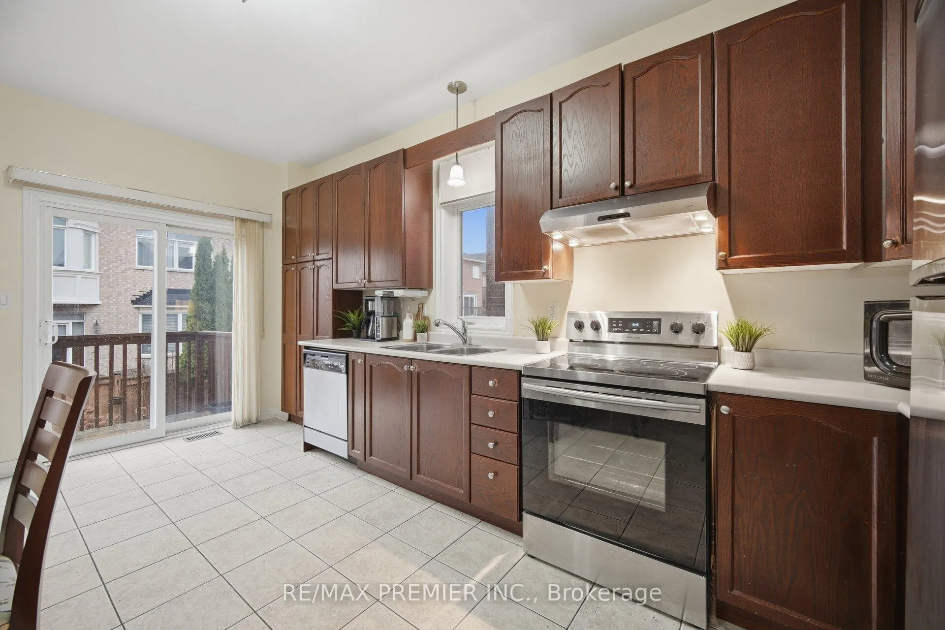 Photo 18 of 182 Chayna Crescent, Vaughan, Patterson — HOMEH