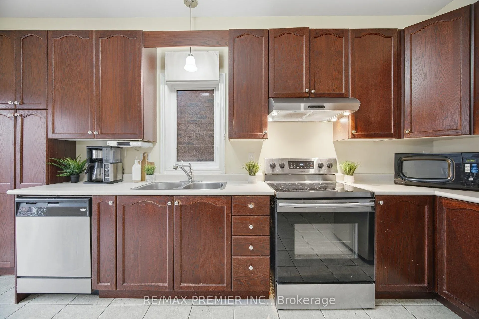 Photo 19 of 182 Chayna Crescent, Vaughan, Patterson — HOMEH