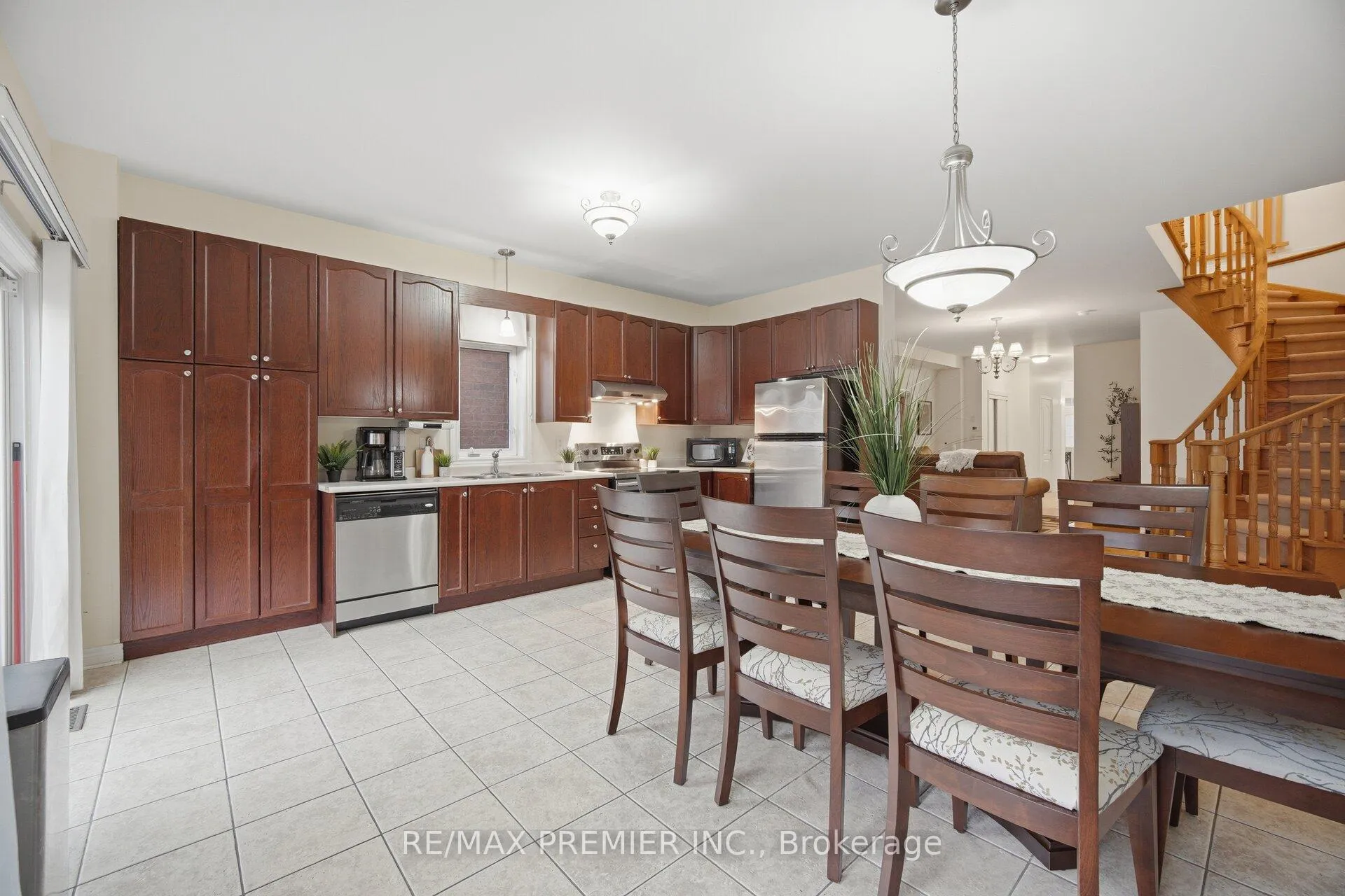Photo 21 of 182 Chayna Crescent, Vaughan, Patterson — HOMEH